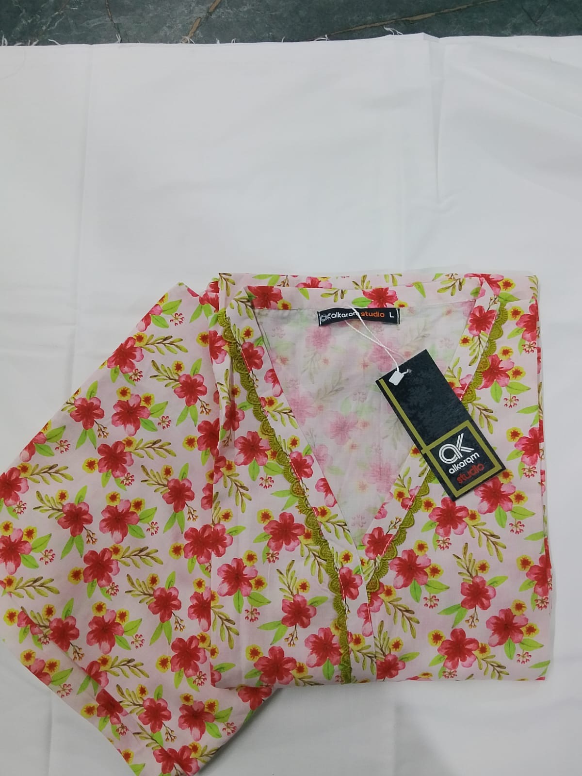Alkaram Stitched Lawn Cords Set π₯ Available in Medium & Large Sizes β Elegant, Comfortable & Ready to Wear.
