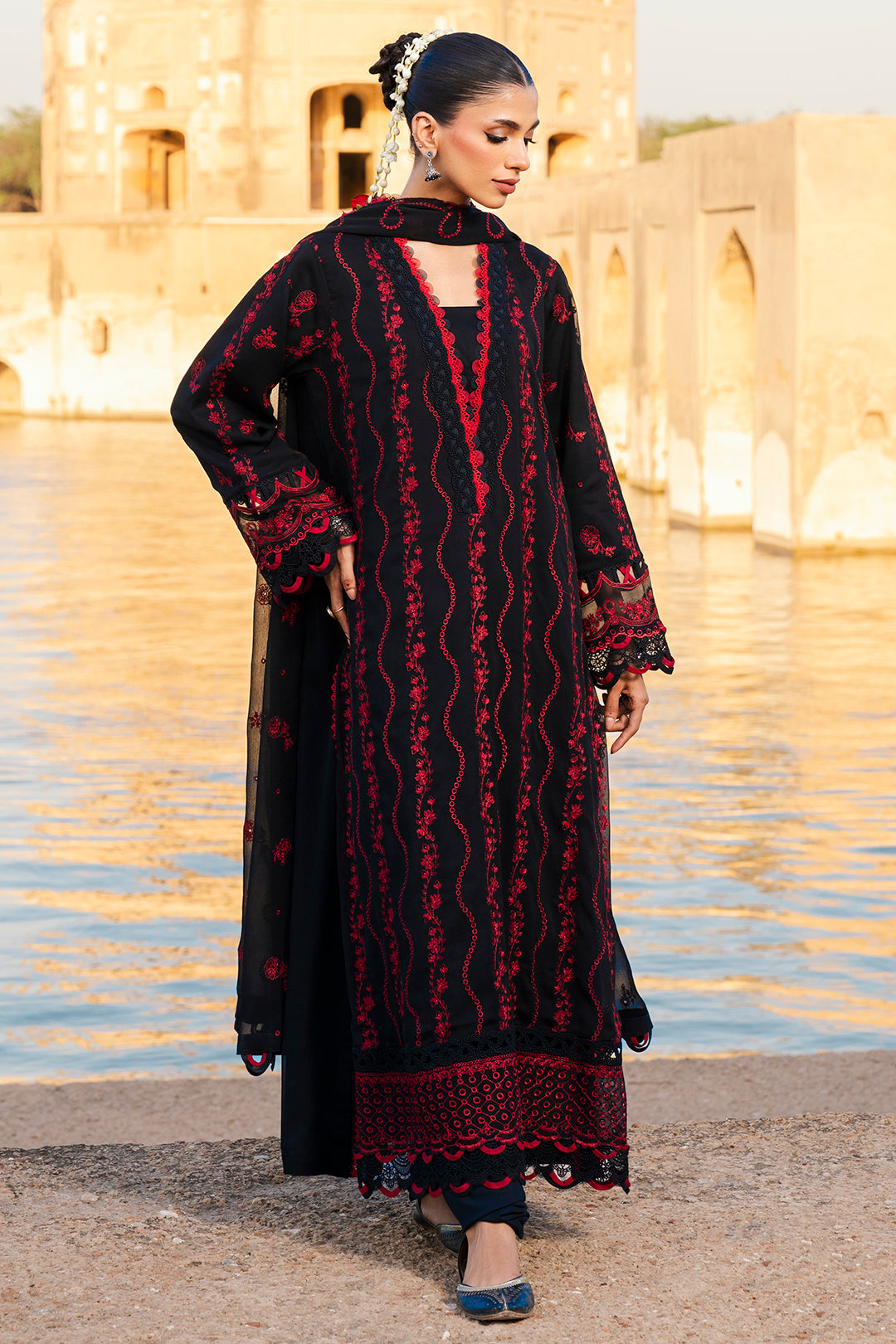 Zellbury Signature Luxury Festive Edit 2025 WUS25E30822 3 Piece â¤ď¸