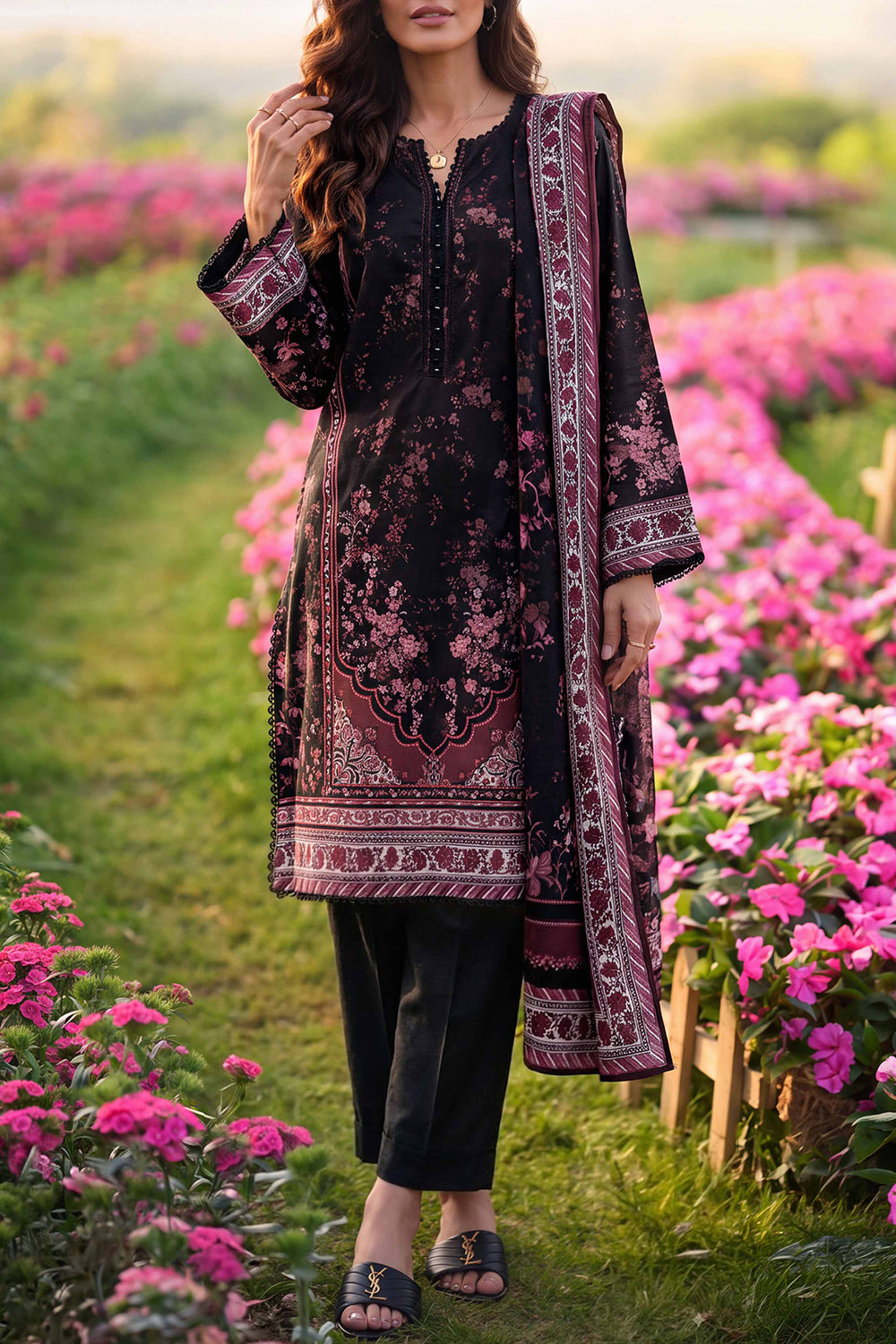Saya D.C:- U01-26332-P02A - 3 Pcs Printed Lawn