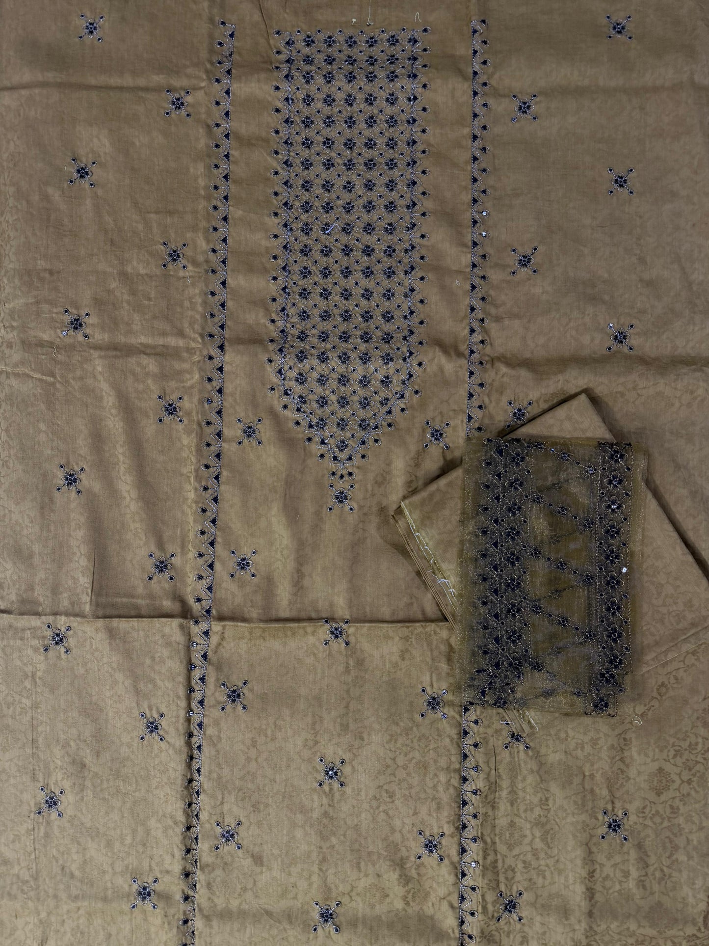 🩵 Saqafat BISCUITI– 100% Original 2PC Embroidered Unstitched Lawn 🌸