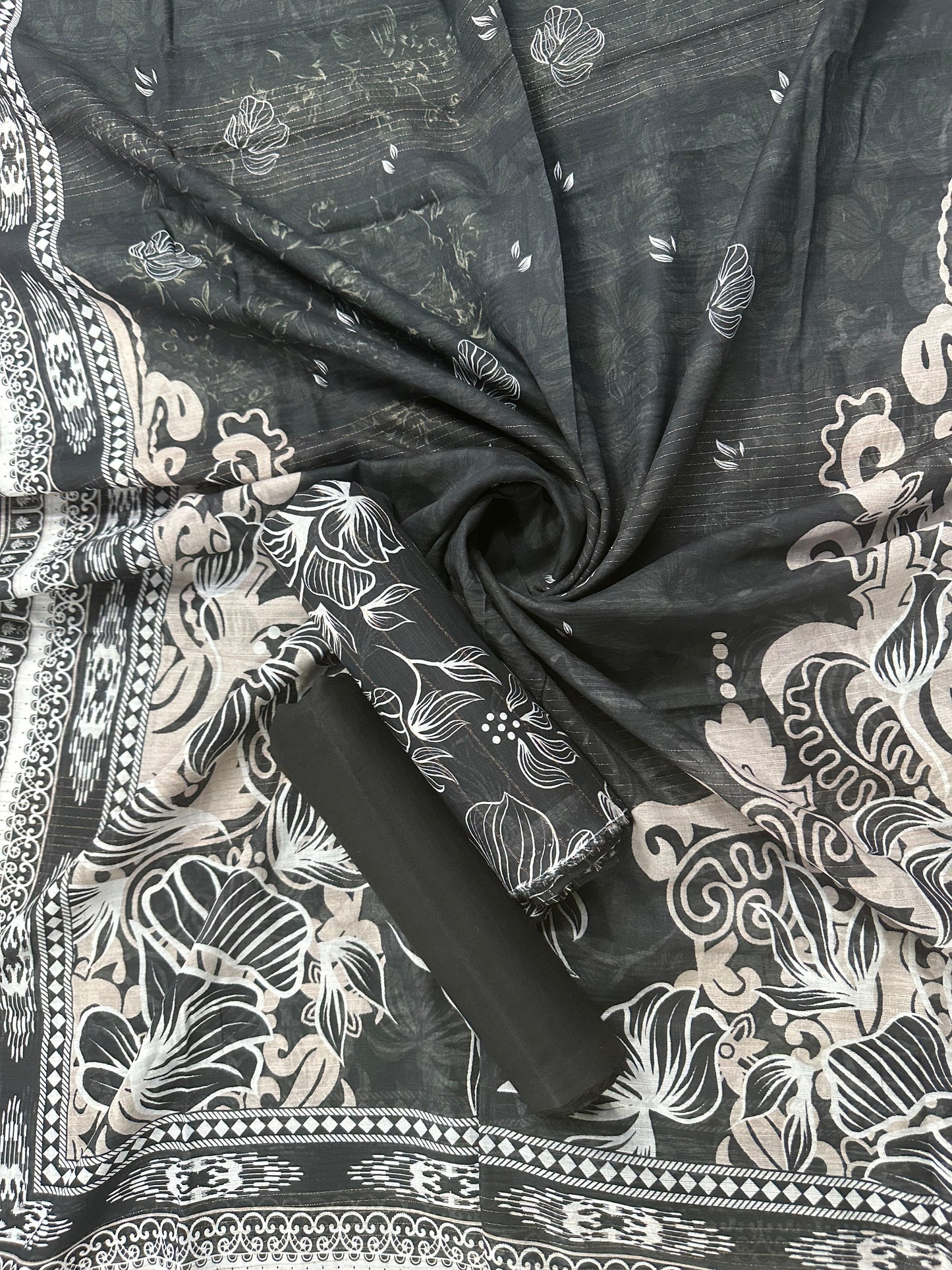 Sapphire D-8 Banadora Lawn B/W Unstitched 3pcs Collection