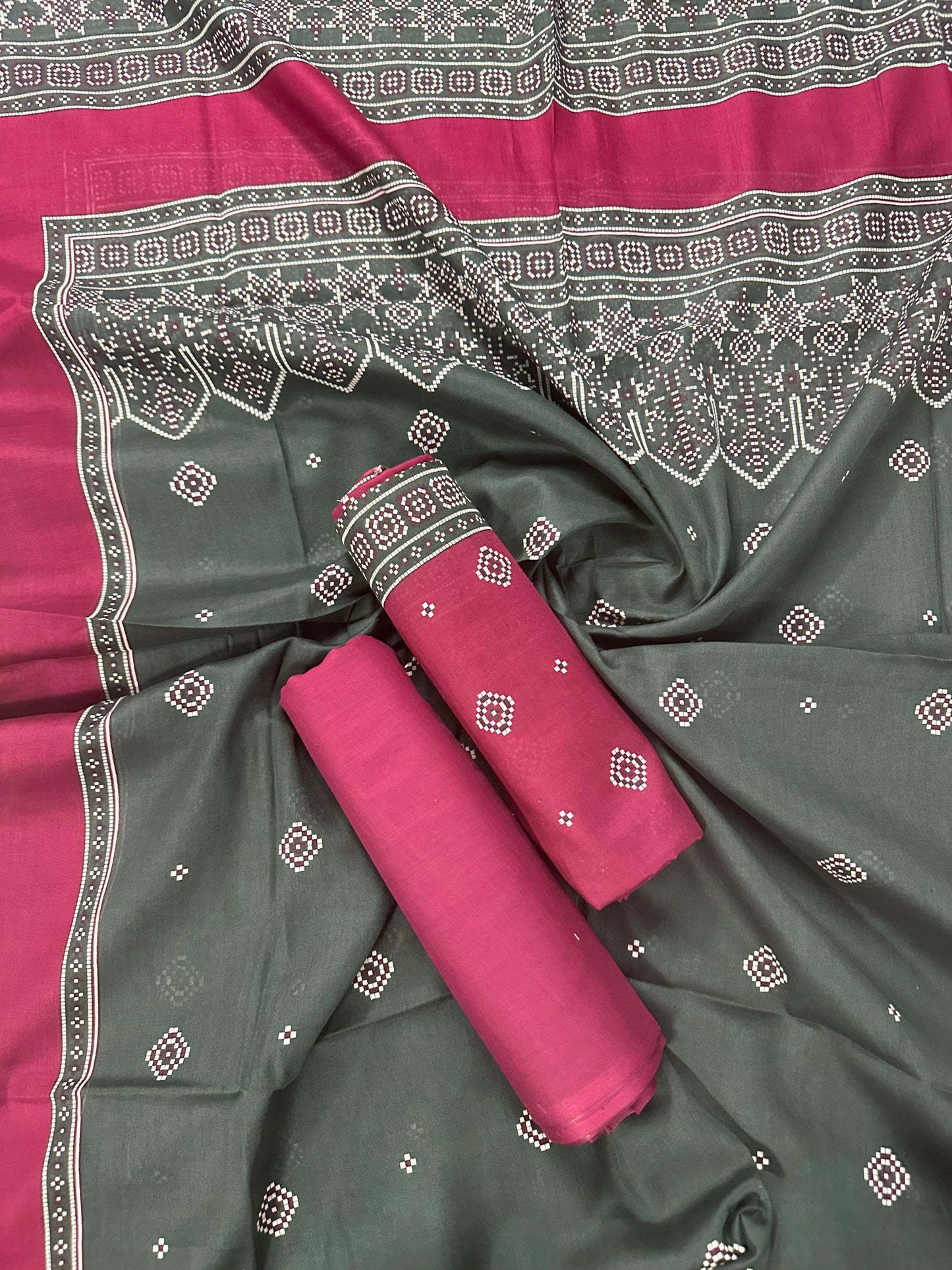 Five Star Classic D-24 โ 3PCS Unstitched Lawn Collection