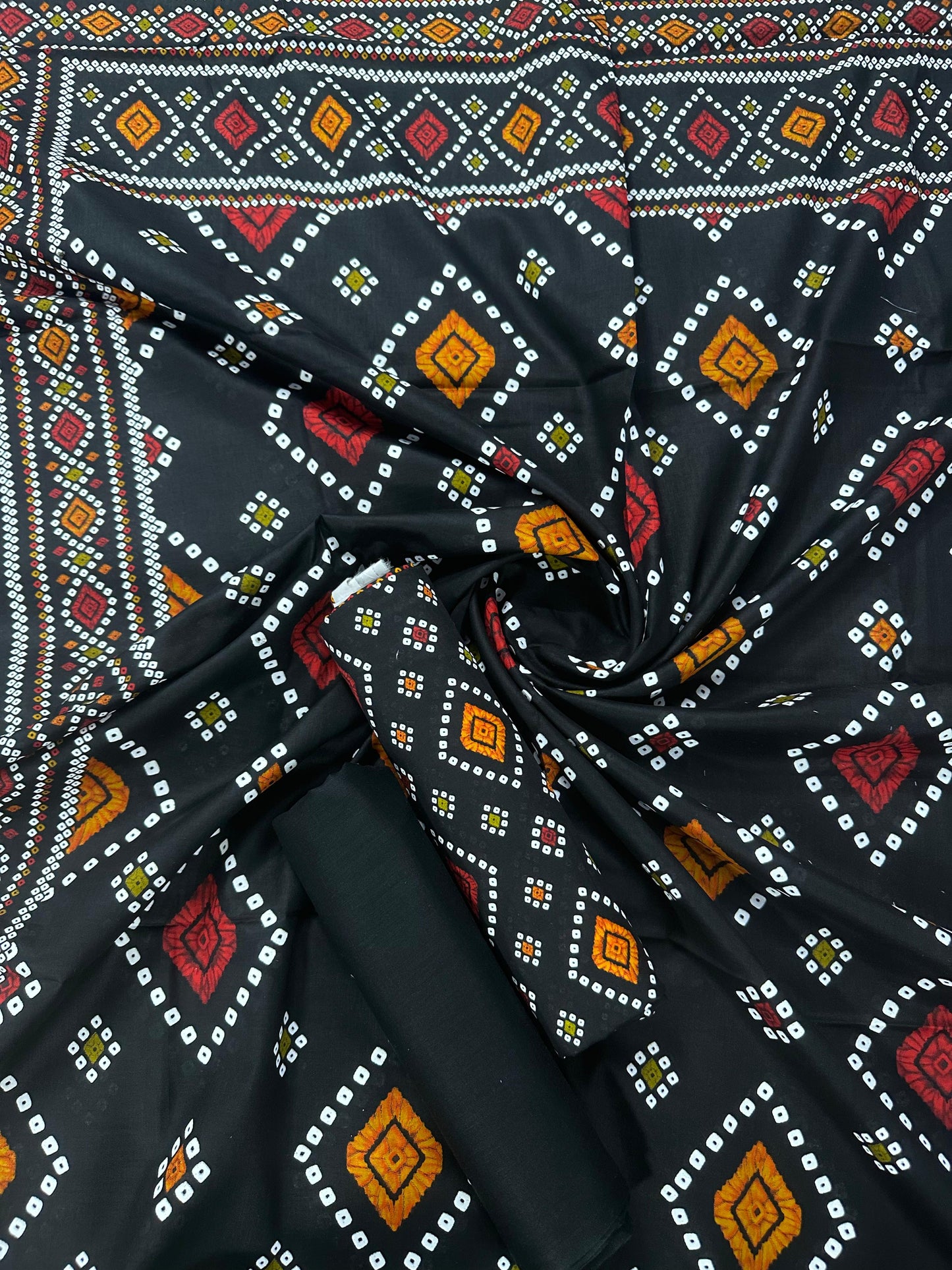 Five Star Classic D-39 โ 3PCS Unstitched Lawn Collection