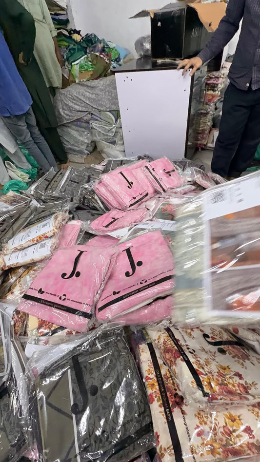 Buy RANDOMLY ๐ Panjnad by J. โ Silk 3PCS ๐
๐ฅ Sublimation Print โข Premium Swiss Silk Fabric โข Panjnad Quality