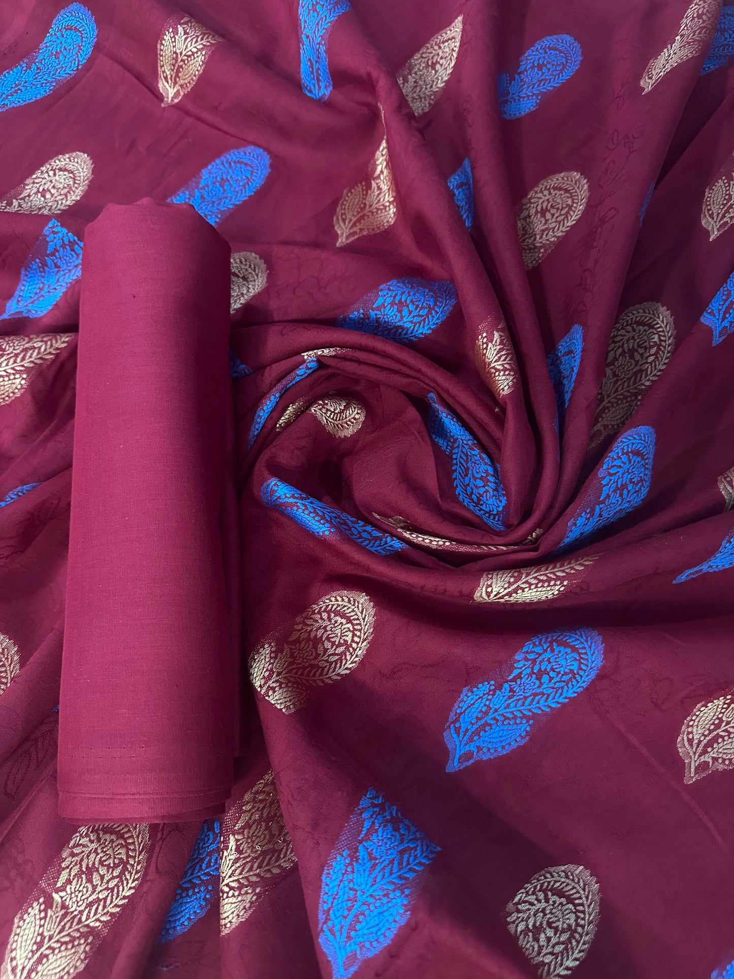 Jacquard RedBlue Lawn 2 Pcs Collection