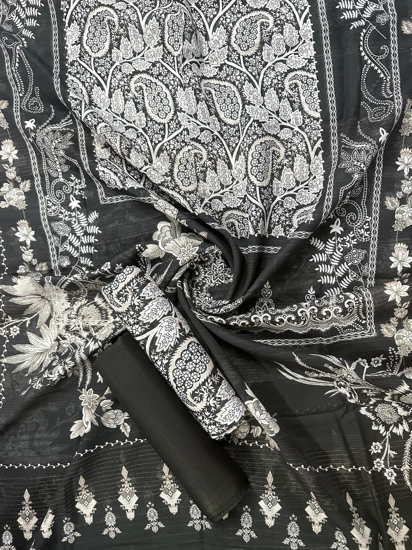 Sapphire D-7 Banadora Lawn B/W Unstitched 3pcs Collection