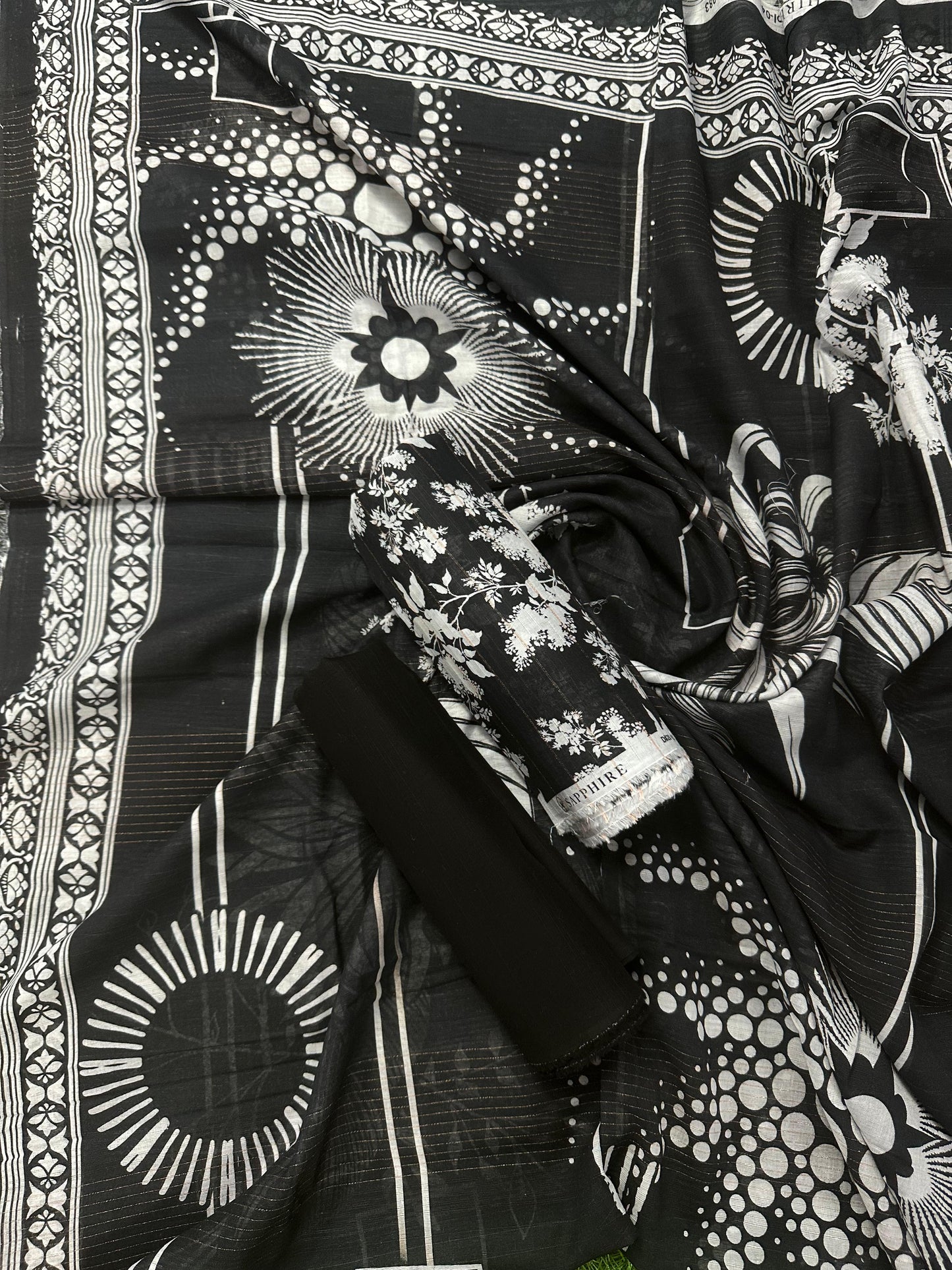 Sapphire D-1 Banadora Lawn B/W Unstitched 3pcs Collection