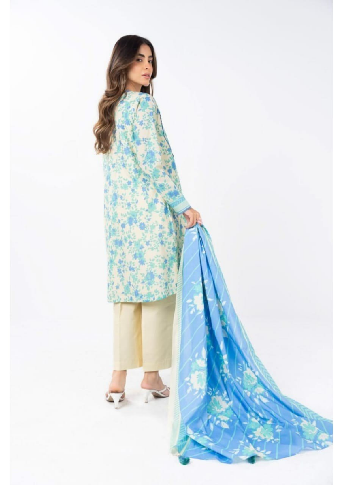 Alkaram Digital Printed Lawn 3 Piece 😉🧡
