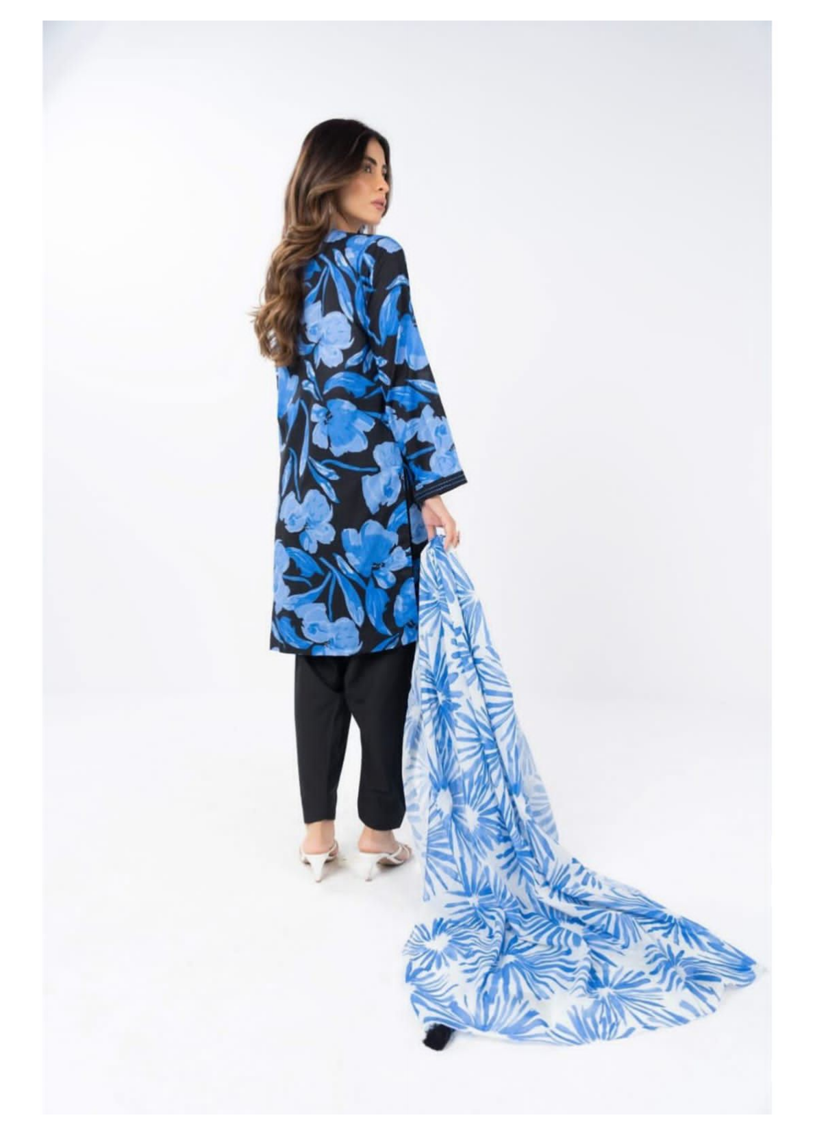 Alkaram Digital Printed Lawn 3 Piece 😉🧡