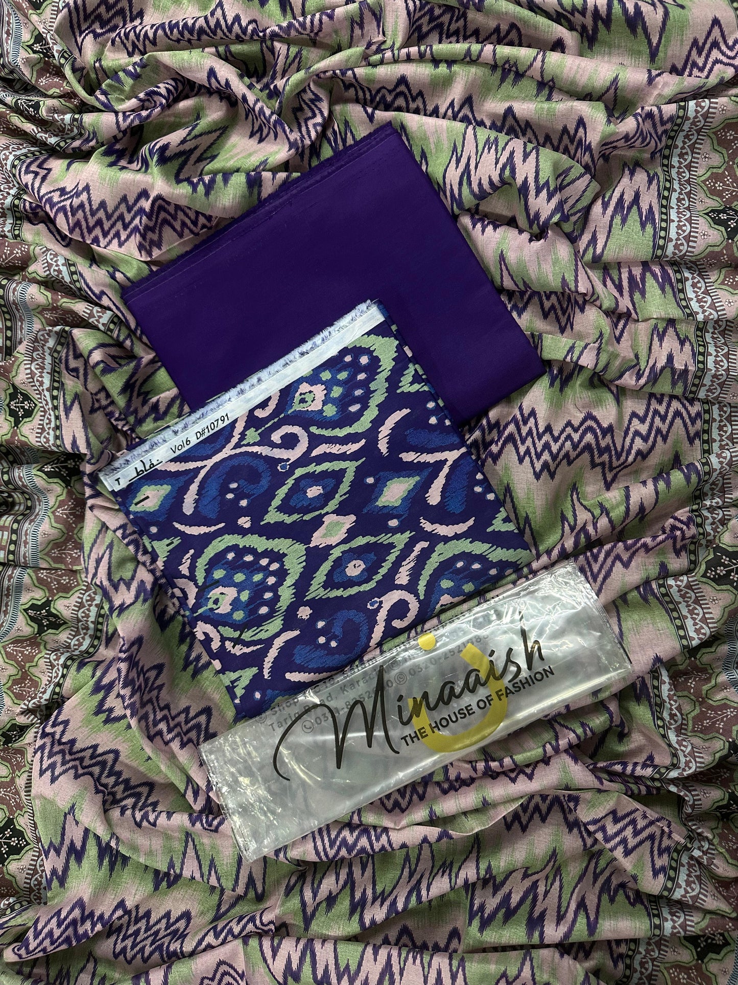 Minash D - 9 - 3PCs Unstitched Printed Lawn Collection