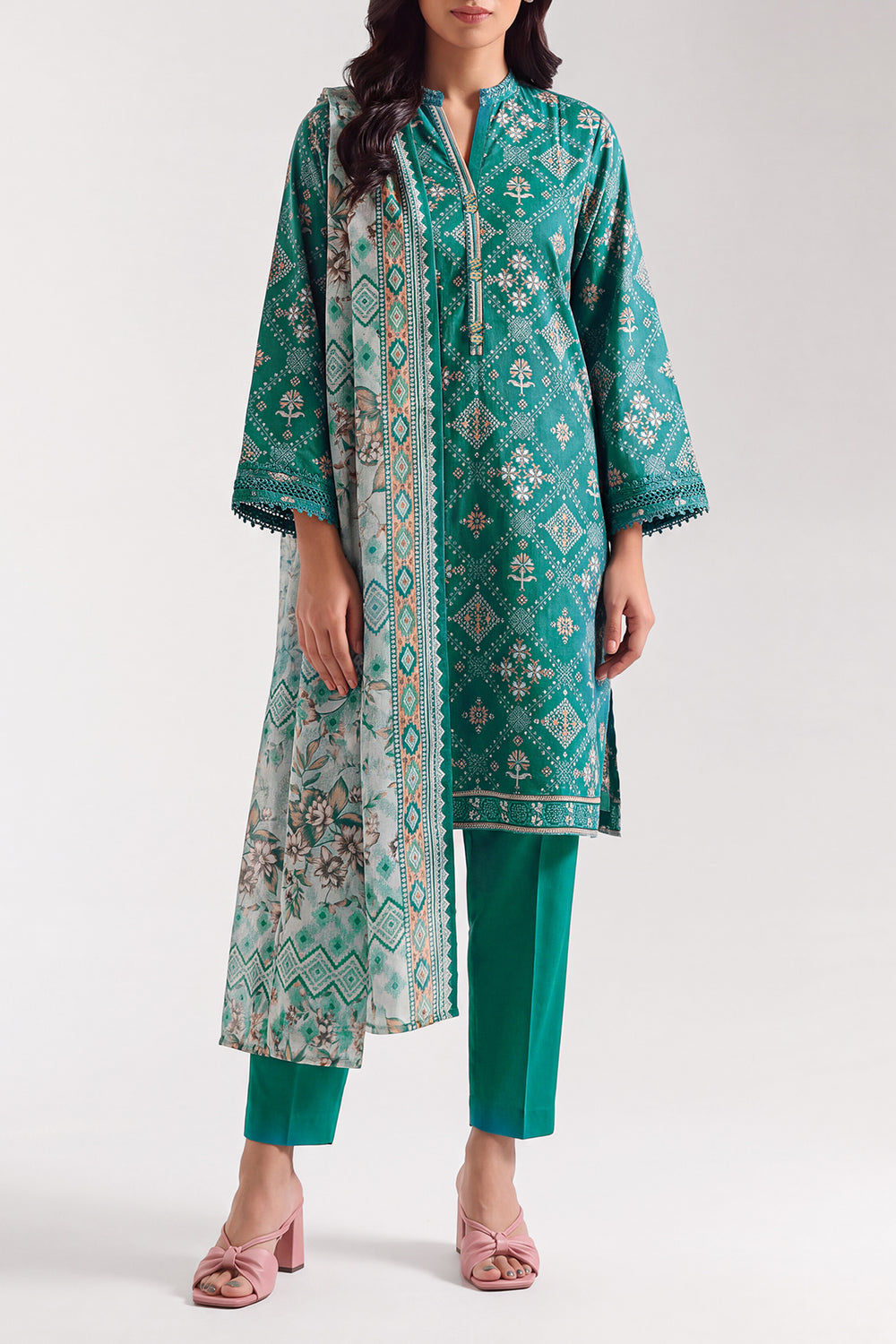 Saya D.C:- U01-25218-02BR - 3 Pcs Printed Lawn