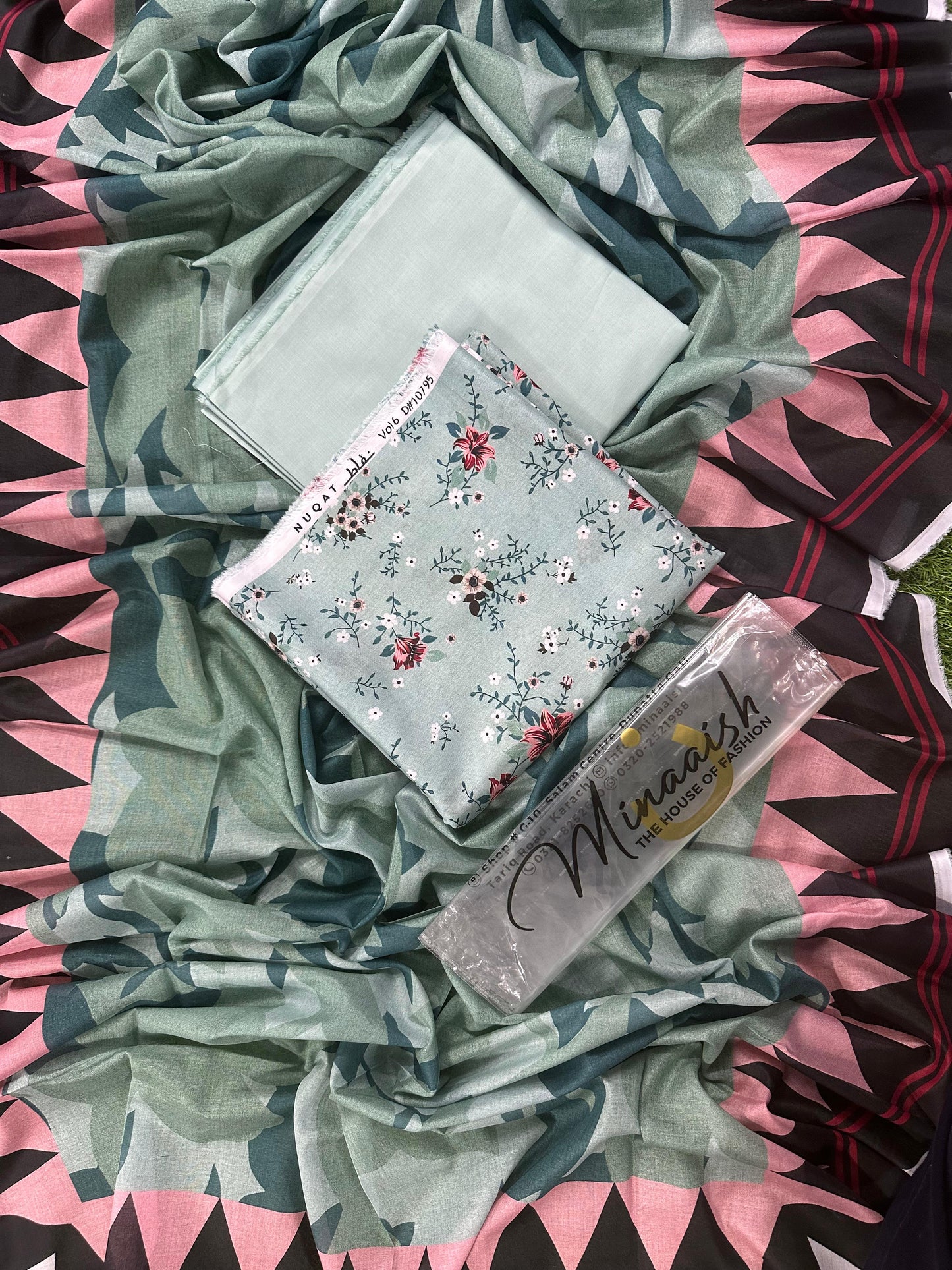 Minash D - 8 - 3PCs Unstitched Printed Lawn Collection