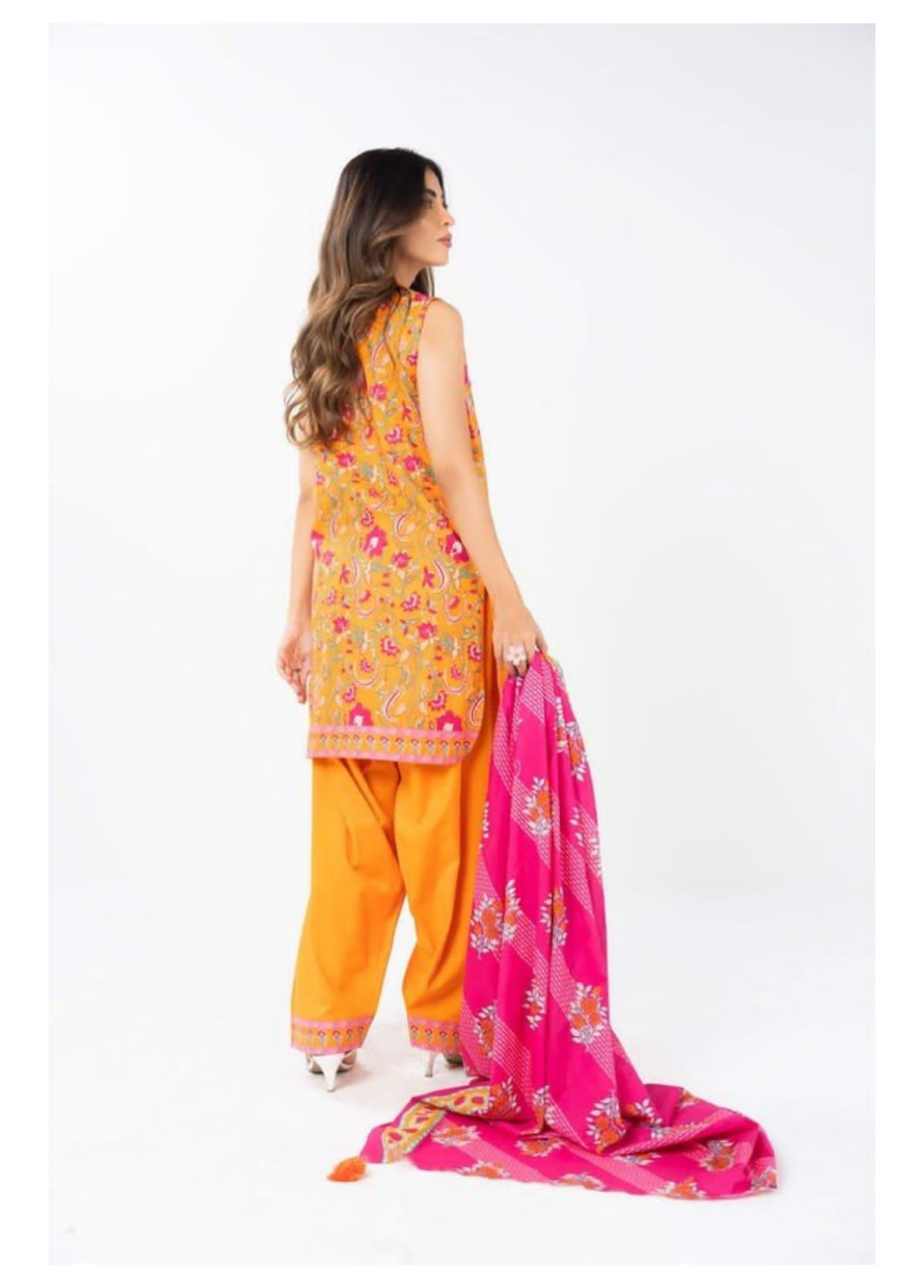 Alkaram Digital Printed Lawn 3 Piece 😉🧡