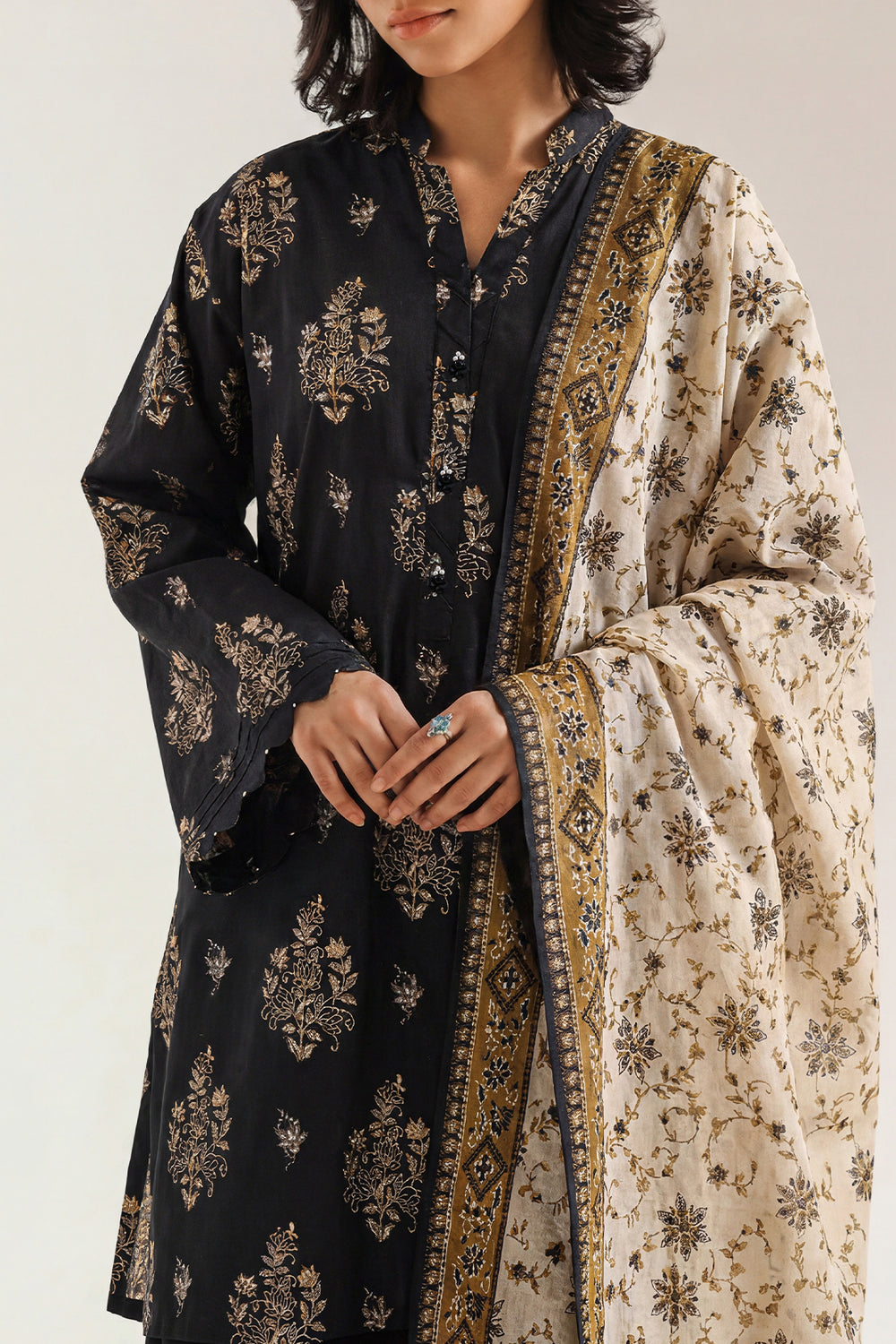 SAYA D.C:-U01-26152-P05B - 3 Piece Printed Lawn Collection