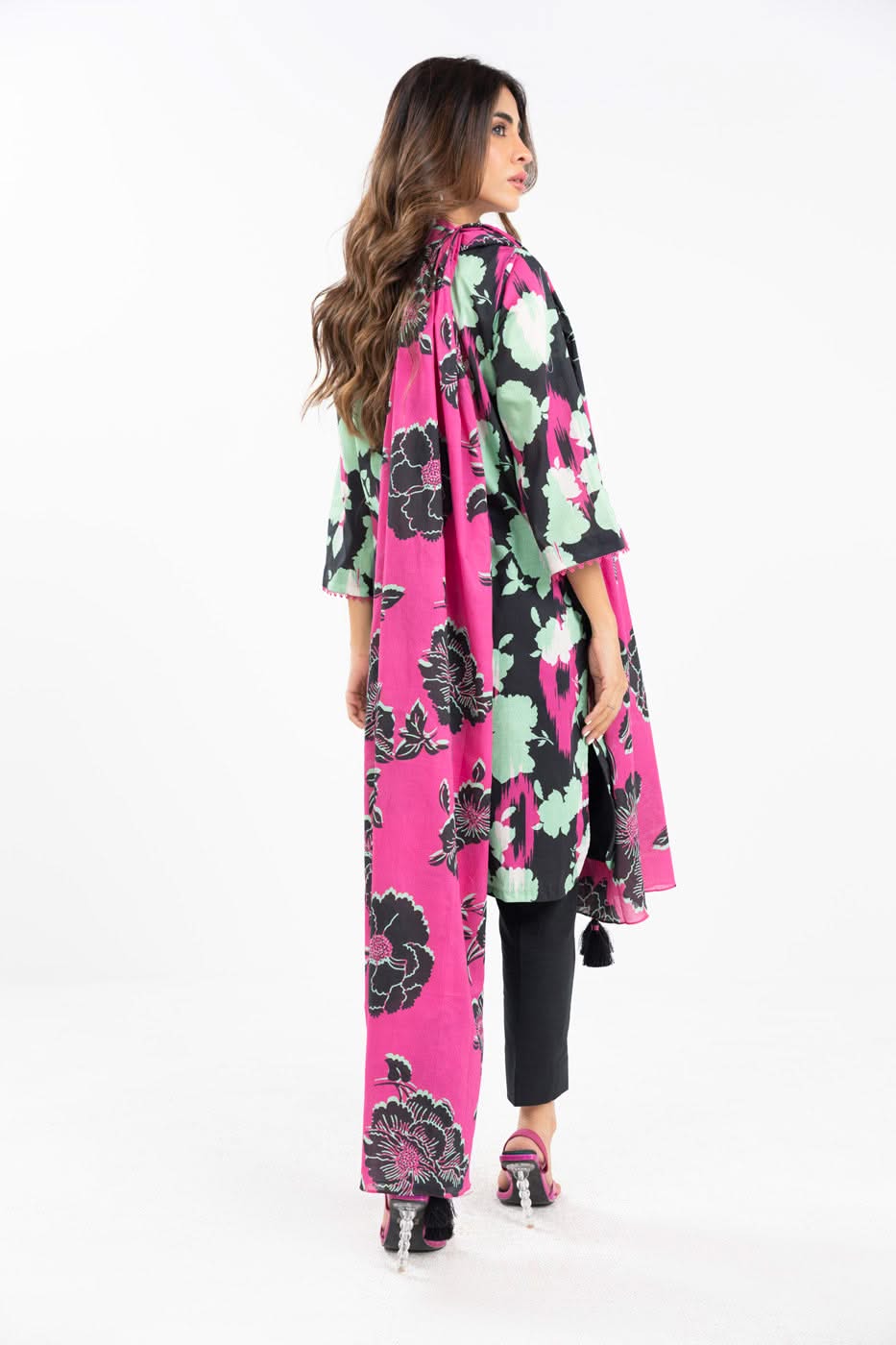 Alkaram Digital Printed Lawn 3 Piece ๐๐งก