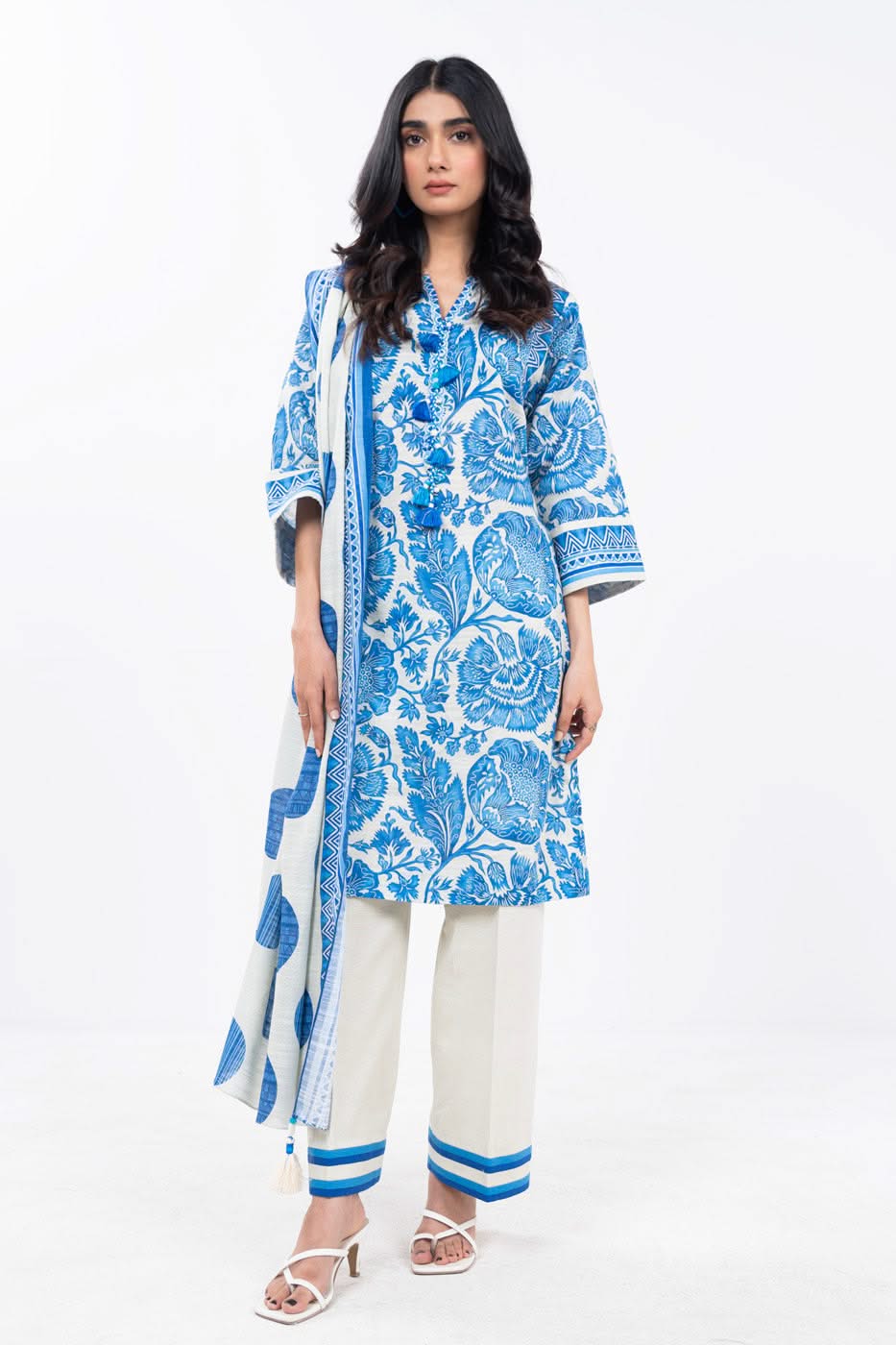 Alkaram Digital Printed Lawn 3 Piece 😉🧡