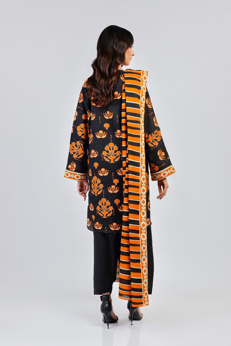 Alkaram Digital Printed Lawn 3 Piece 😉🧡