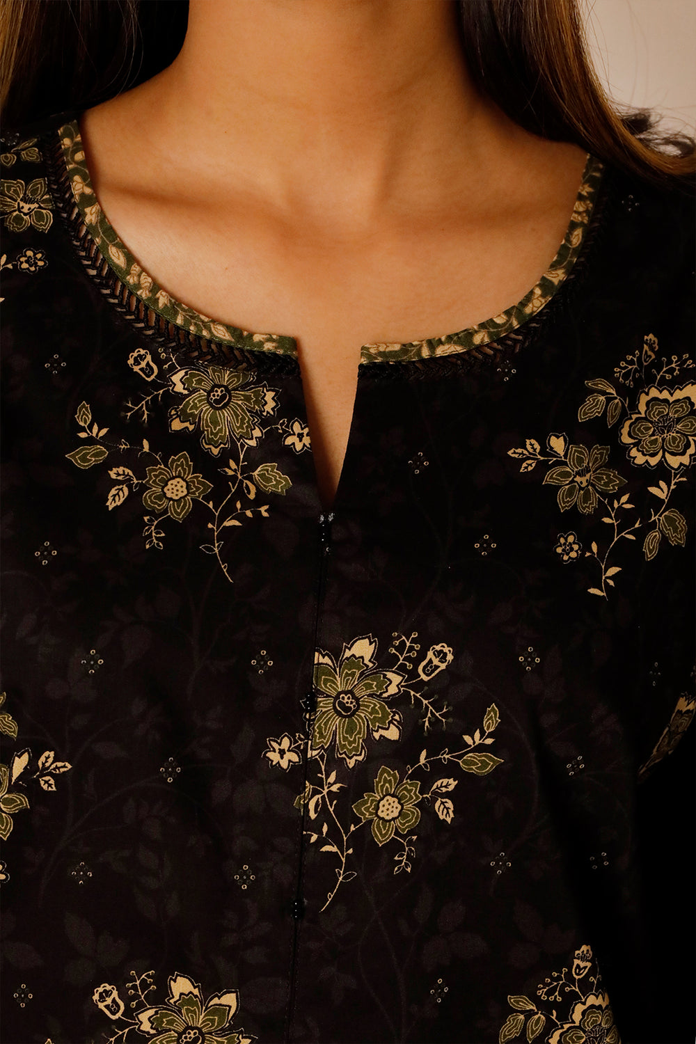 SAYA D.C:-U01-25486-05AR - 3 Piece Printed Lawn Collection