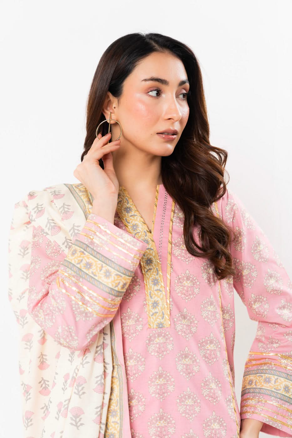 Alkaram Digital Printed Lawn 3 Piece 😉🧡