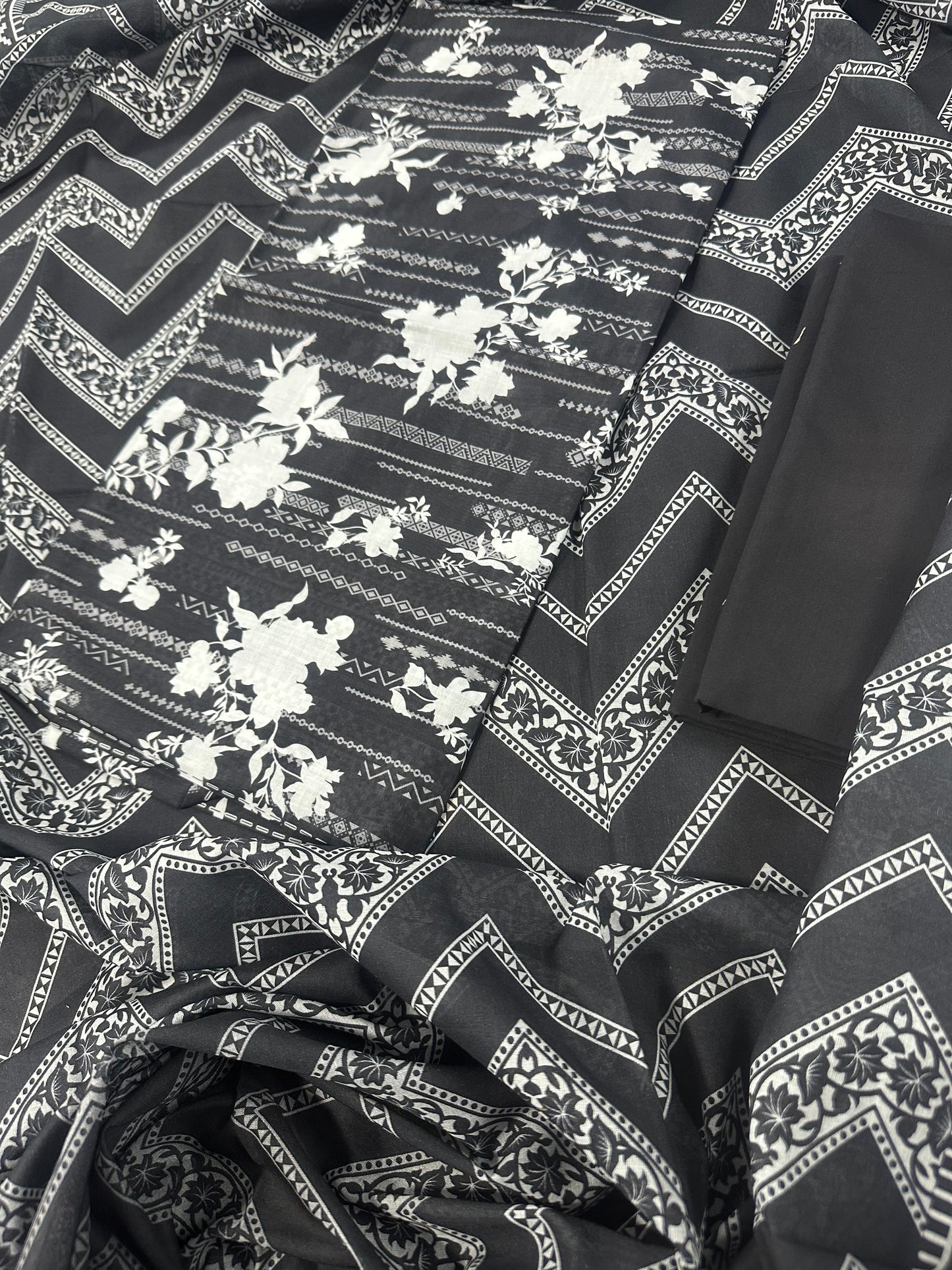 Salitex New Year Sale 100% Original Lawn ❤️