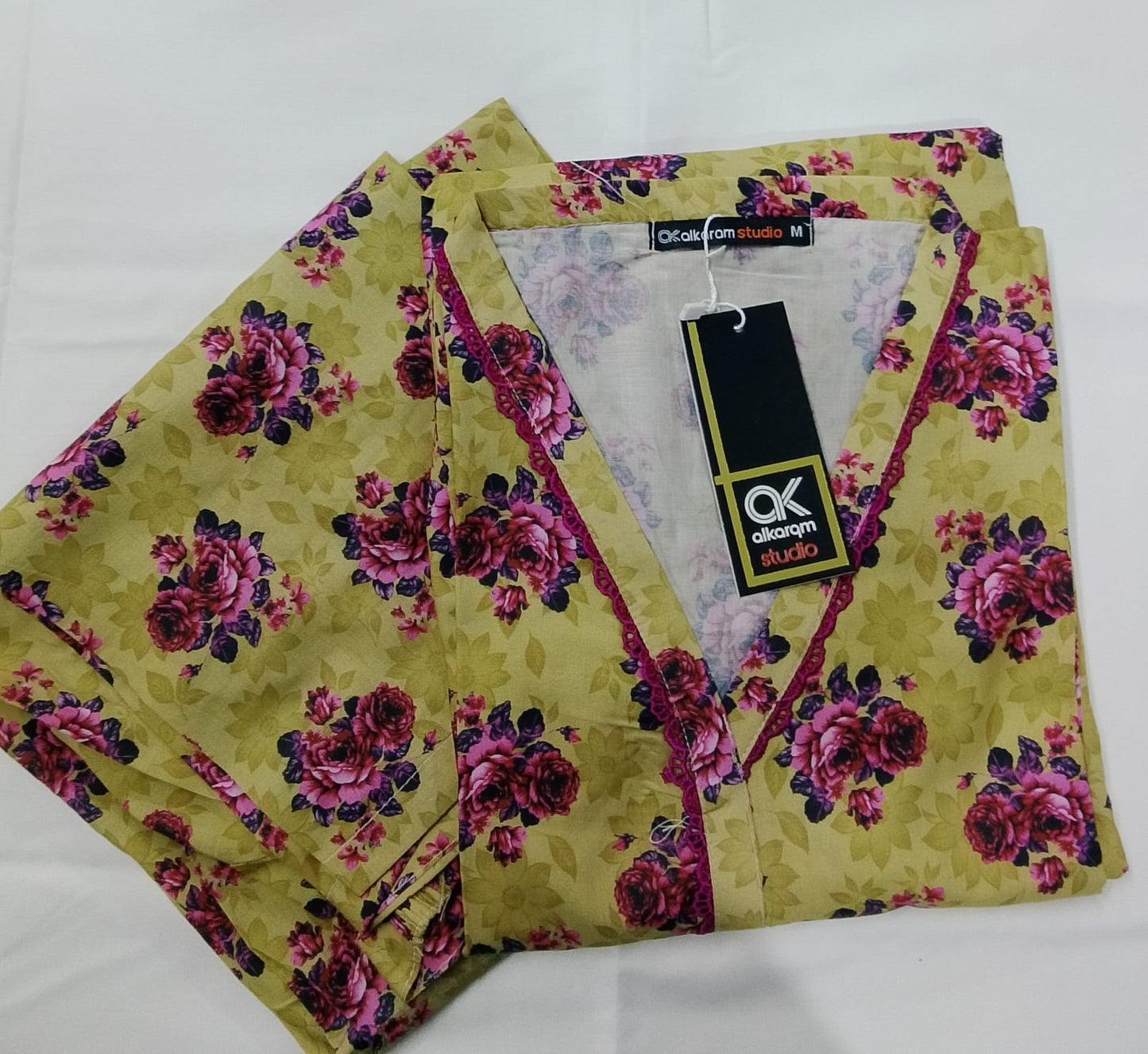 Alkaram Stitched Lawn Cords Set 🔥 Available in Medium & Large Sizes – Elegant, Comfortable & Ready to Wear.