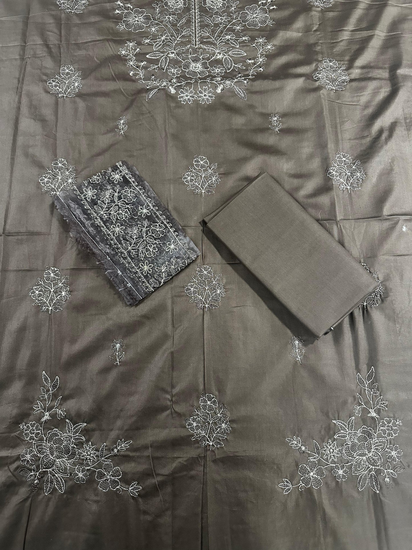 🩵 Saqafat – 100% Original 2PC With Embroidered Lawn 🌸