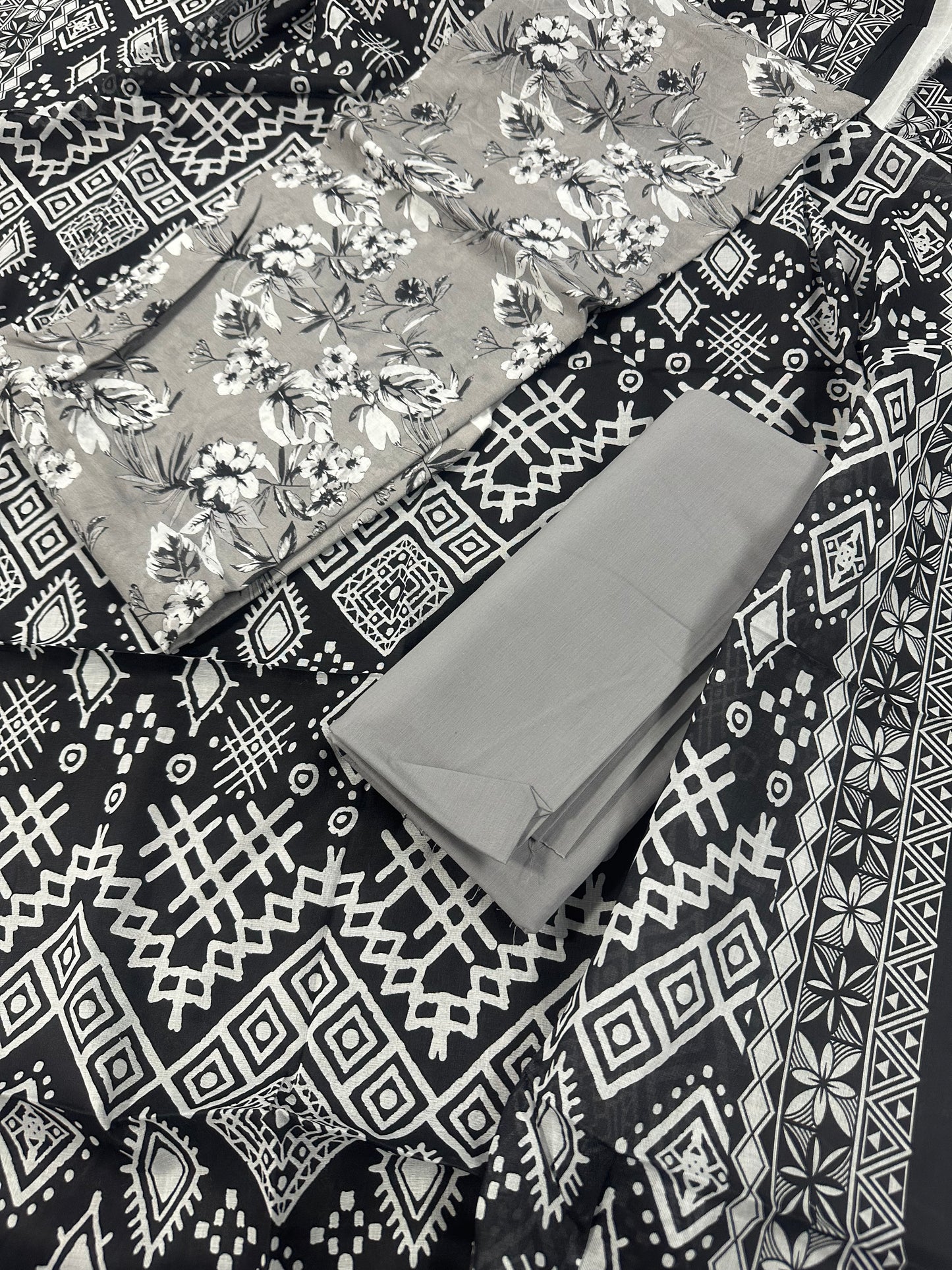 Salitex New Year Sale 100% Original Lawn ❤️