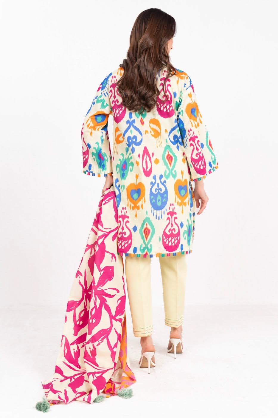 Alkaram Digital Printed Lawn 3 Piece 😉🧡