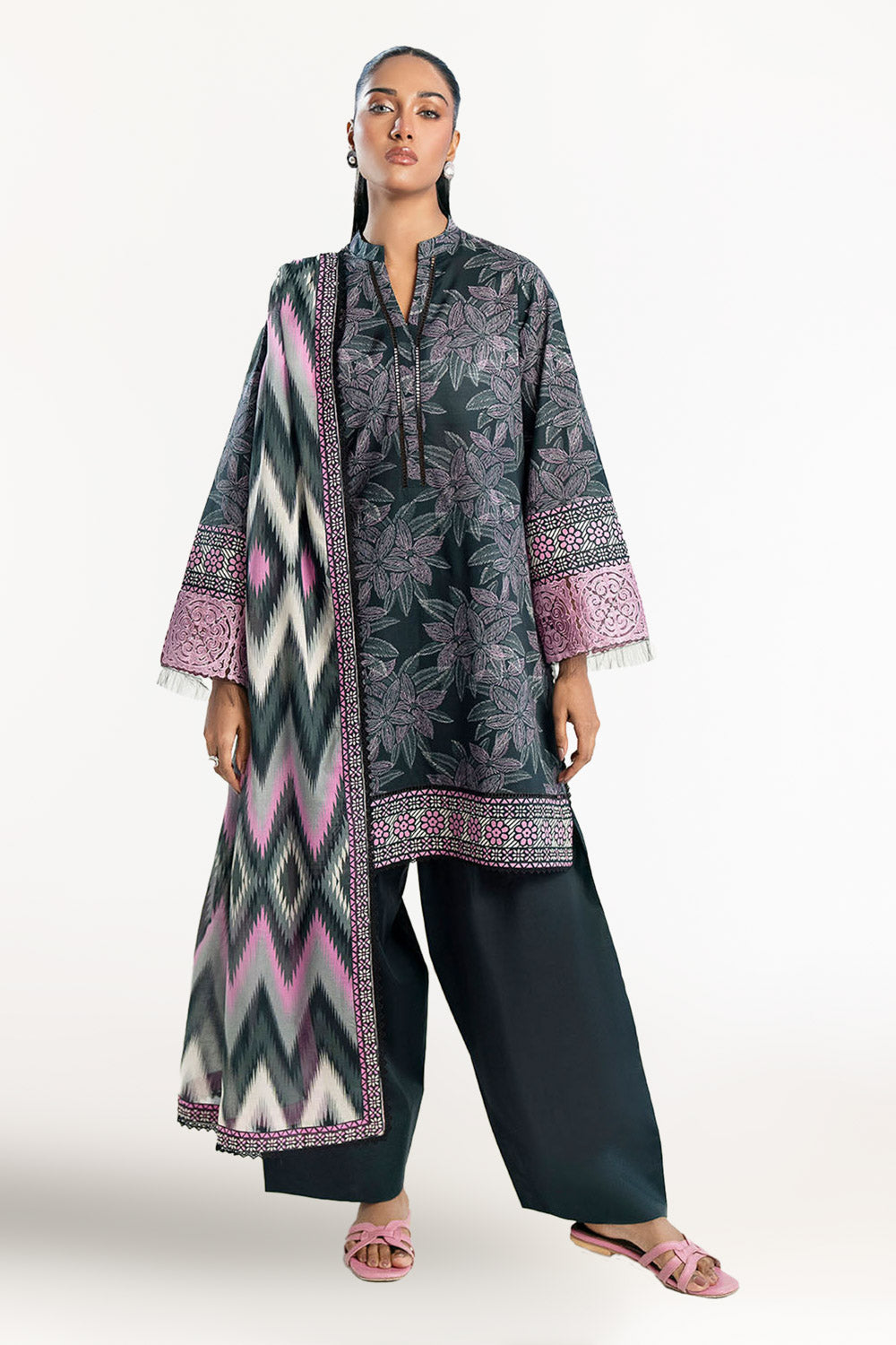 Gul Ahmed IUSTKSD-4114 Emb Lawn 3PCS