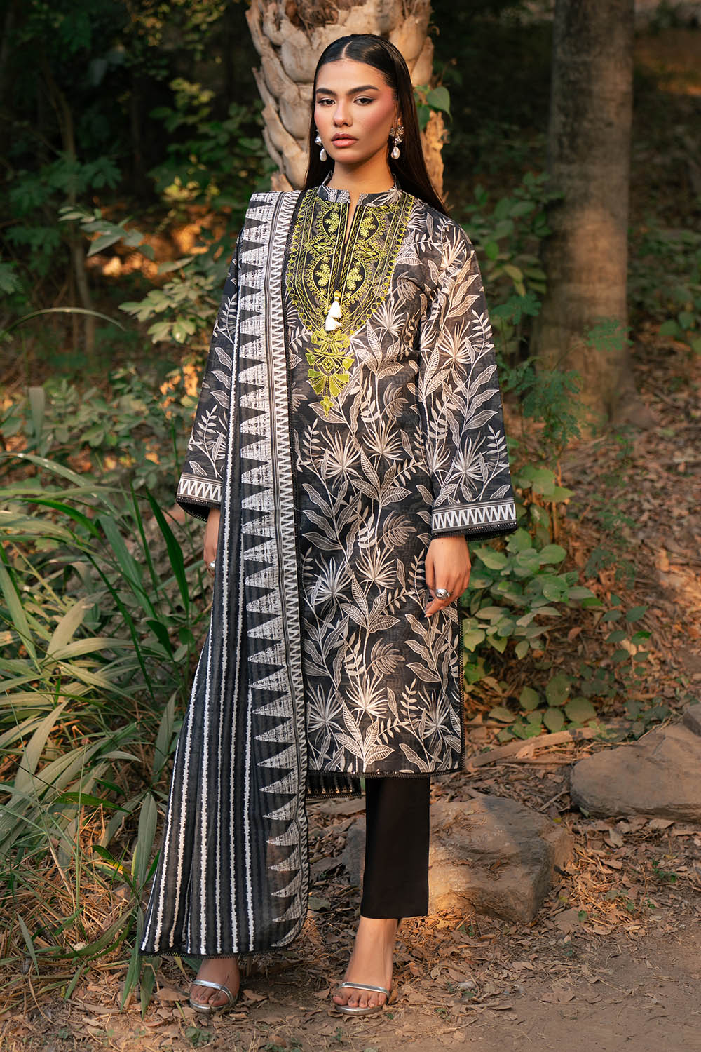 Gul Ahmed IUSTKSD-4026 Emb Lawn 3PCS