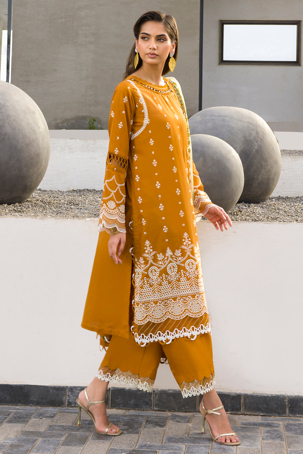 ZELLBURY – Chikankari Collection 🌸
🤎 Soft Brown  🤎