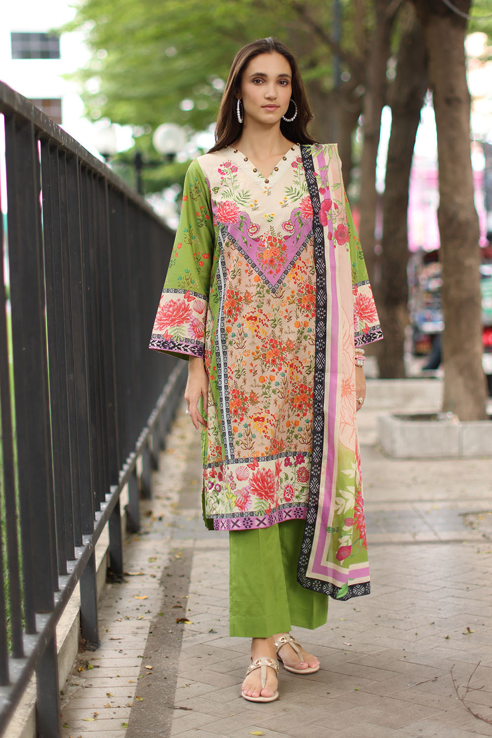 GUL AHMED SD-62101 EMB LAWN 3PCS