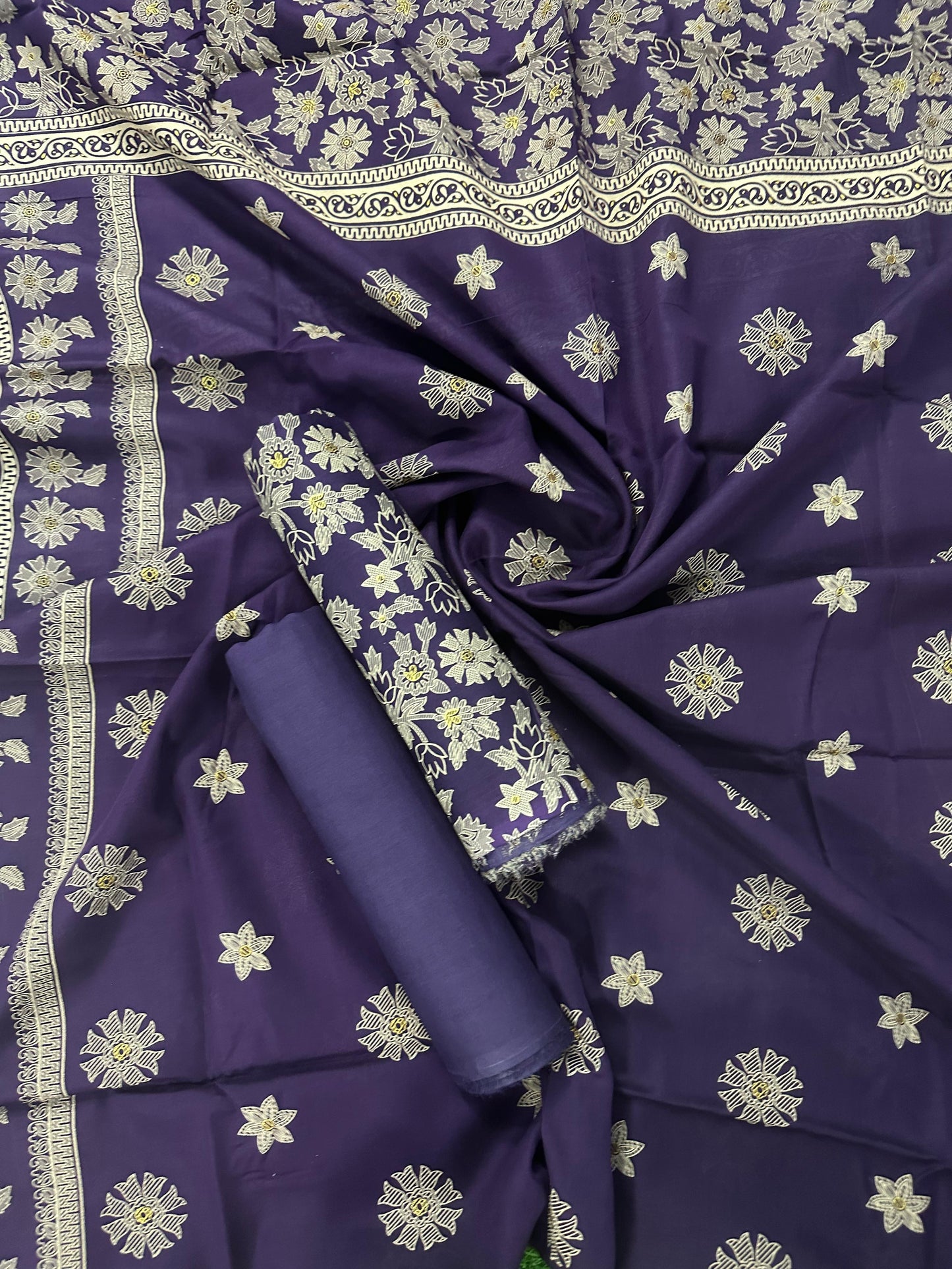 Five Star Classic D-40 – 3PCS Unstitched Lawn Collection