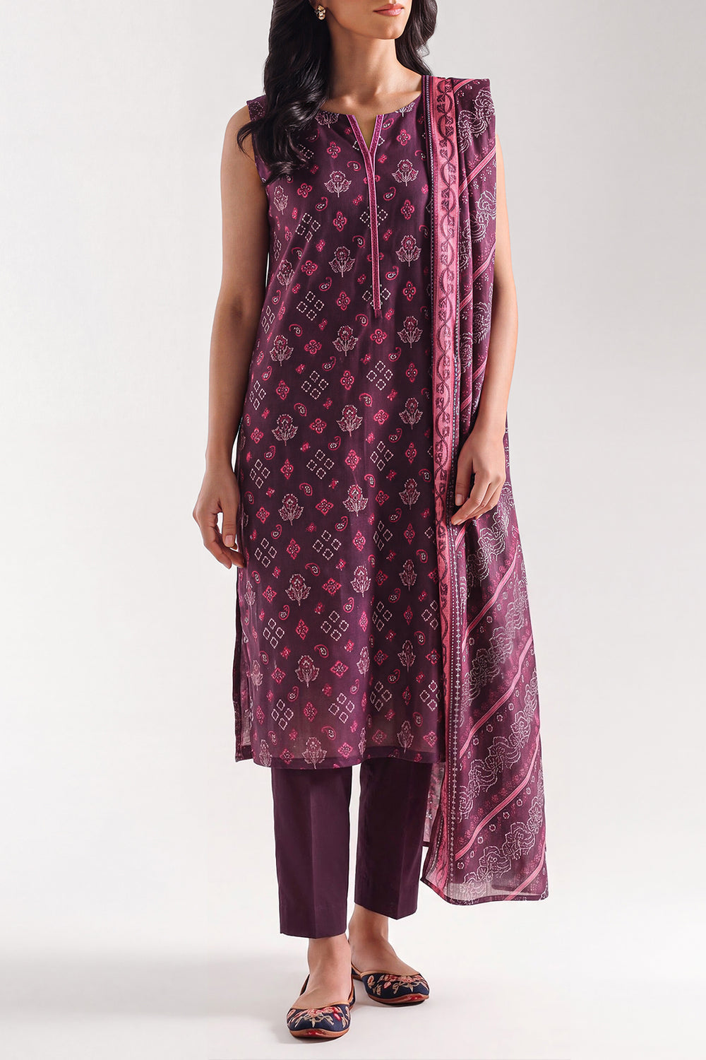 Saya D.C:- U01-25412-20BR - 3 Pcs Printed Lawn