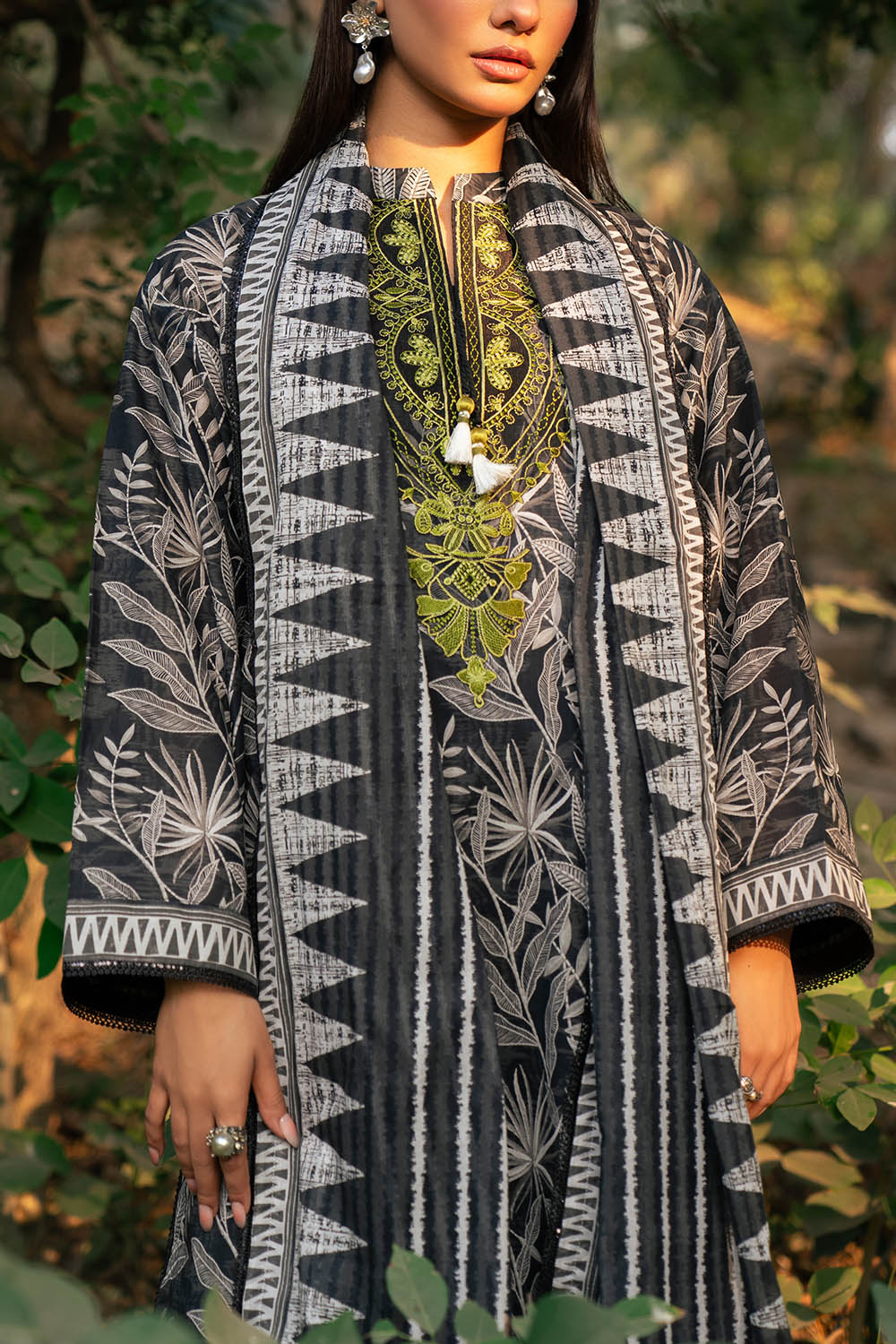 Gul Ahmed IUSTKSD-4026 Emb Lawn 3PCS