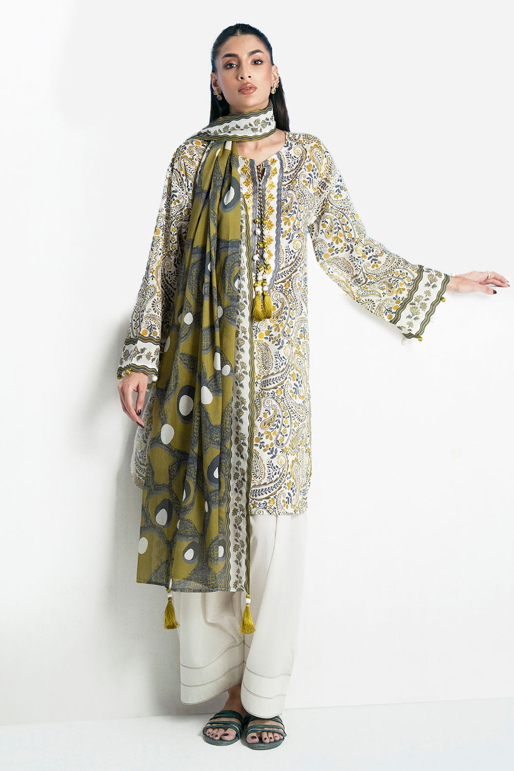 Gul Ahmed IUSTKSD-4020 Emb Lawn 3PCS