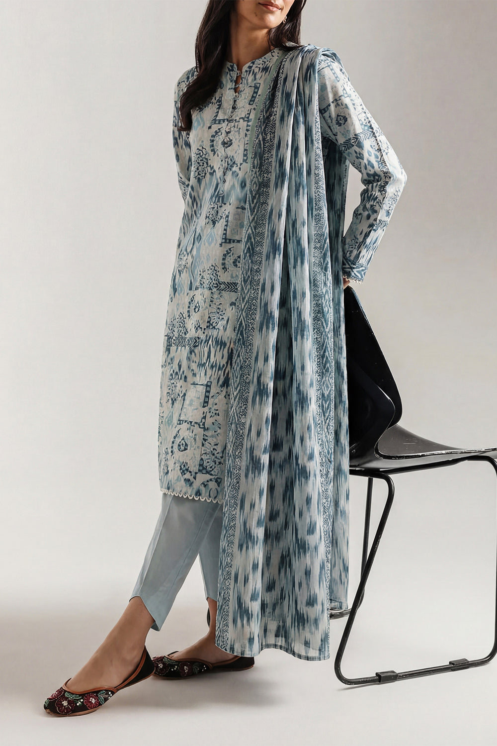 Saya D.C:- U01-25154-07BR - 3 Pcs Printed Lawn