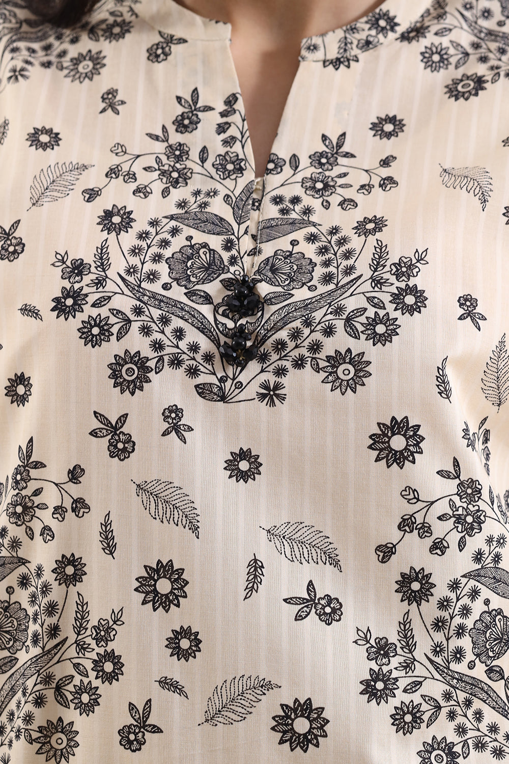 Saya 3 Piece Premium Lawn Collection D.C:U01-26084-P04AW