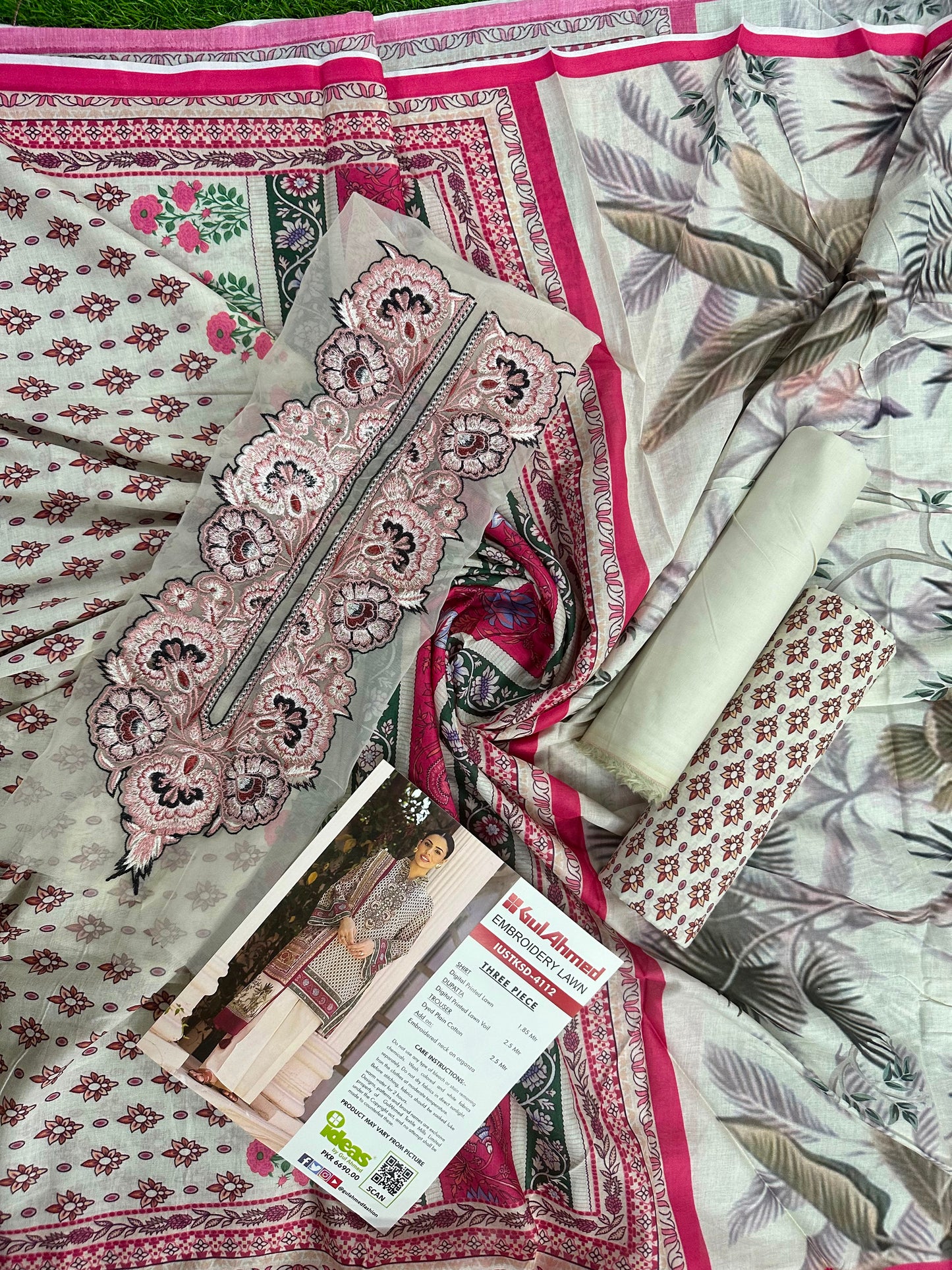 Gul Ahmed IUSTKSD-4112 Emb Lawn 3PCS