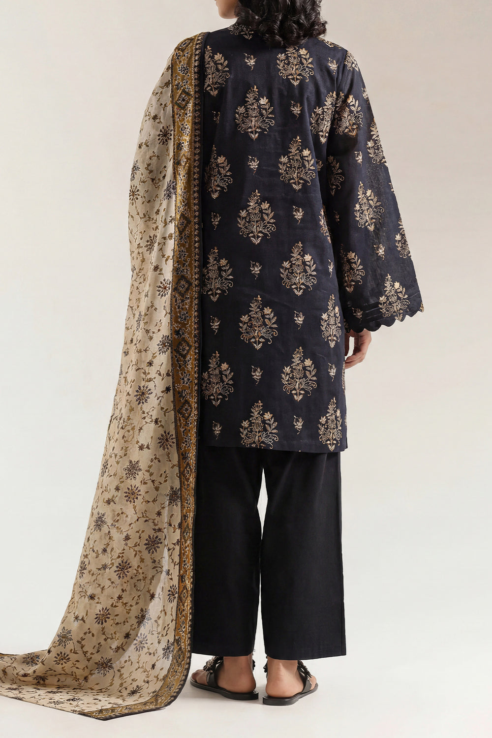 SAYA D.C:-U01-26152-P05B - 3 Piece Printed Lawn Collection