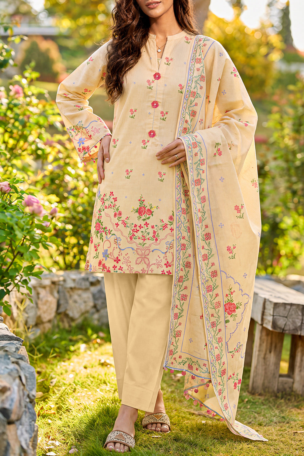 Saya D.C:- U01-26332-P05A - 3 Pcs Printed Lawn