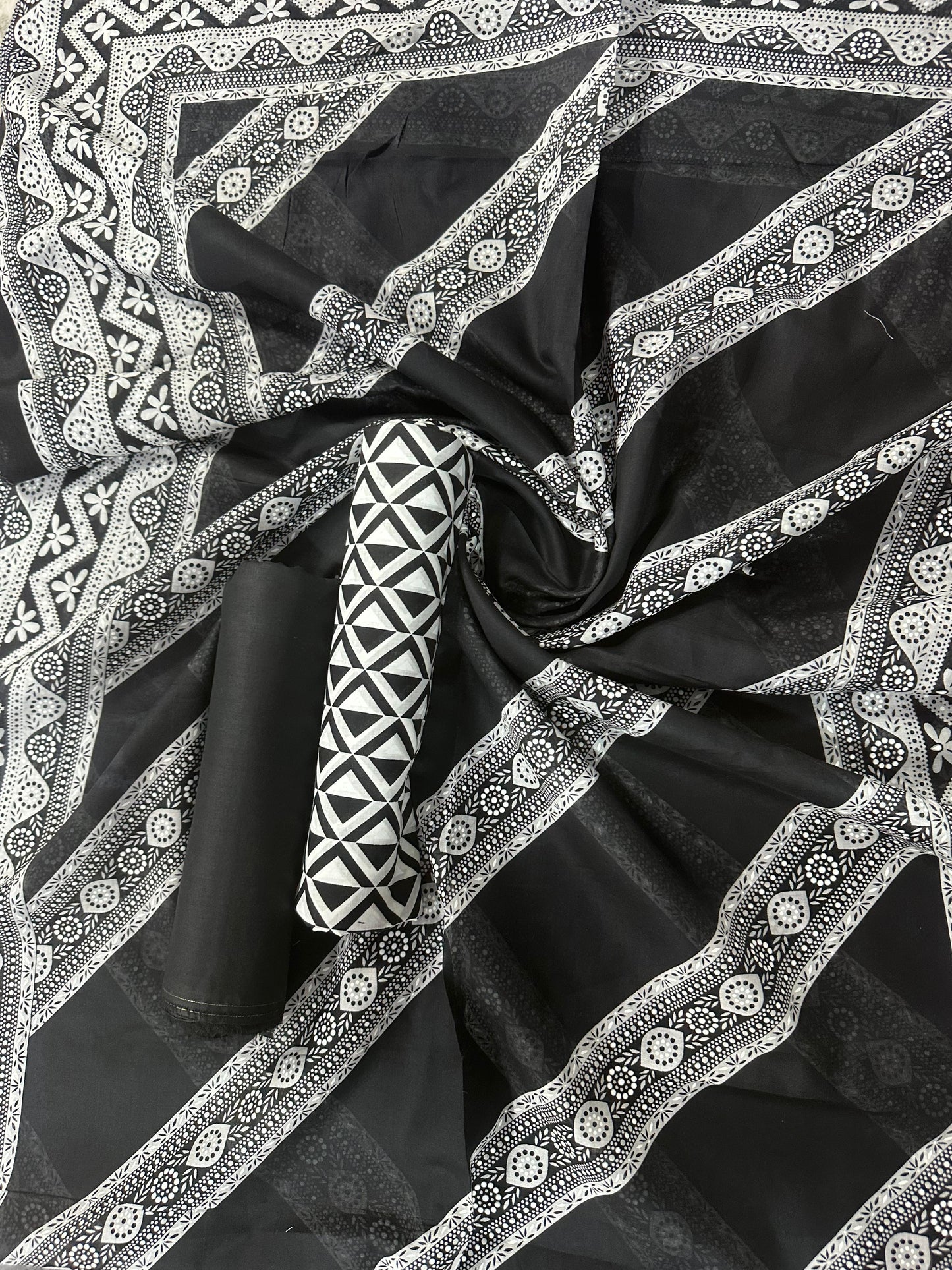 Five Star Classic D-45 – 3PCS Unstitched Lawn Collection