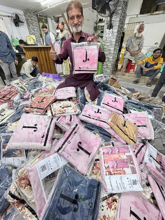 Buy RANDOMLY 🌟 Panjnad by J. – Silk 3PCS 🌟
🔥 Sublimation Print • Premium Swiss Silk Fabric • Panjnad Quality