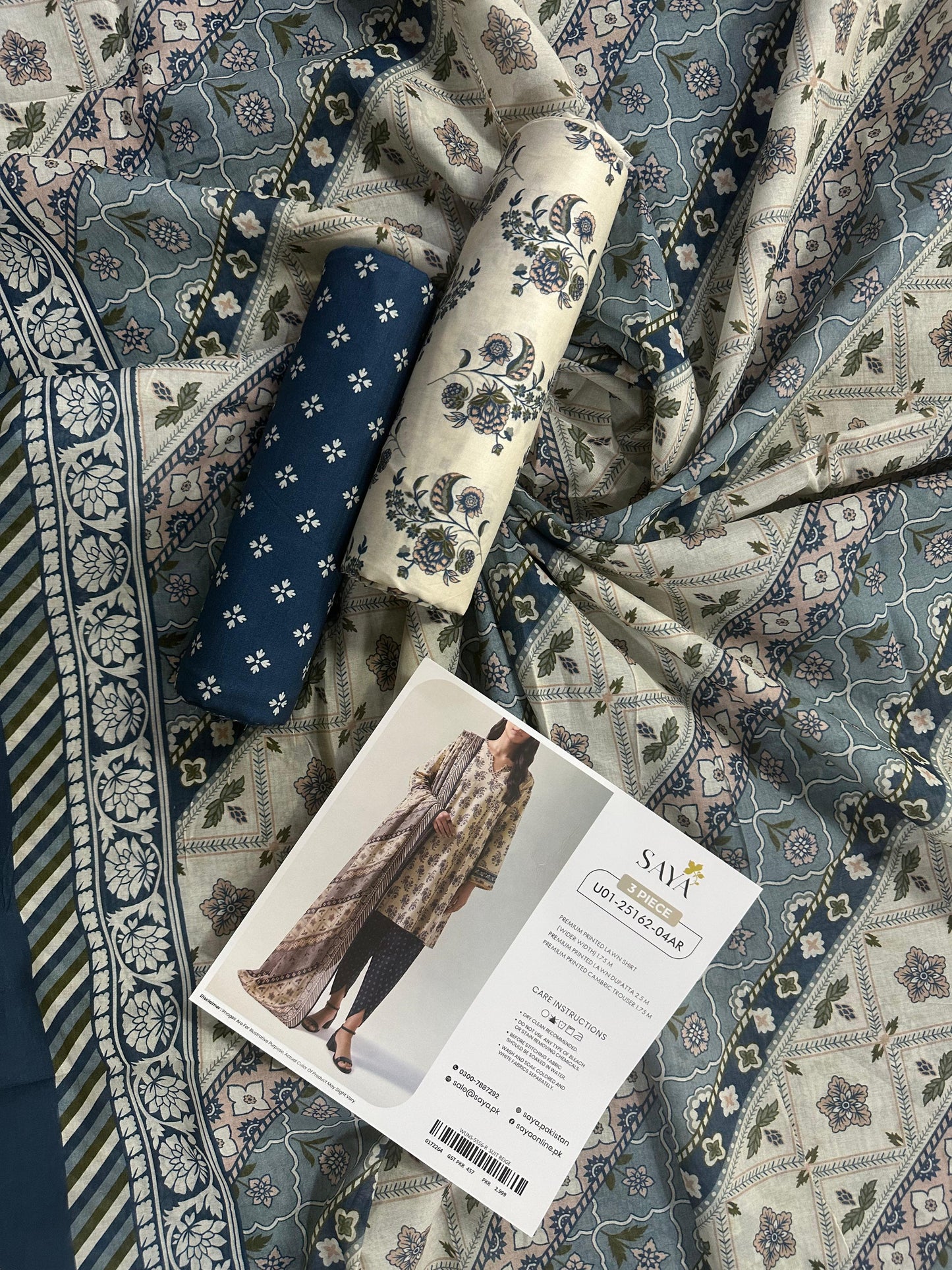 Saya D.C:- U01-25162-04AR - 3 Pcs Printed Lawn
