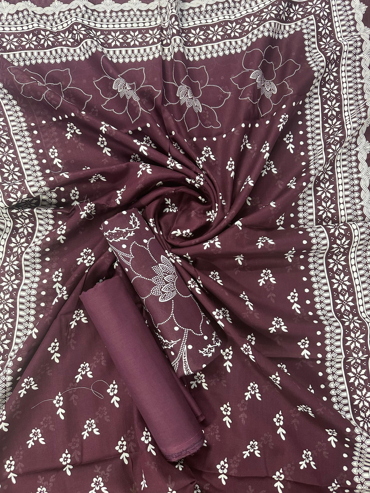 Five Star Classic D-28 – 3PCS Unstitched Lawn Collection