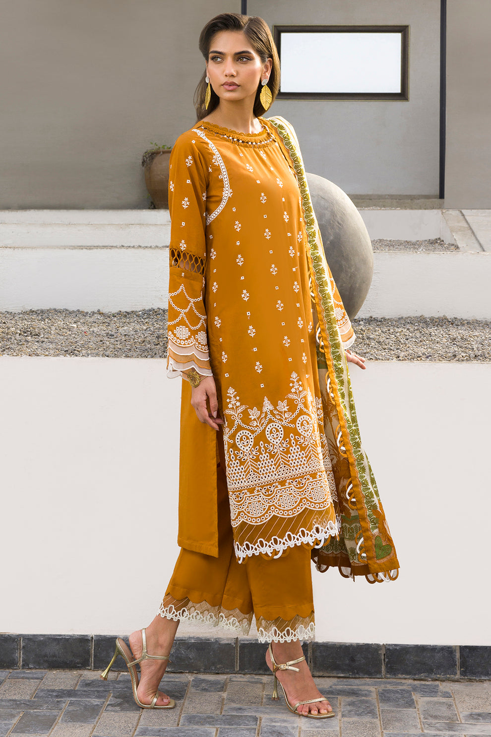 ZELLBURY – Chikankari Collection 🌸
🤎 Soft Brown  🤎
