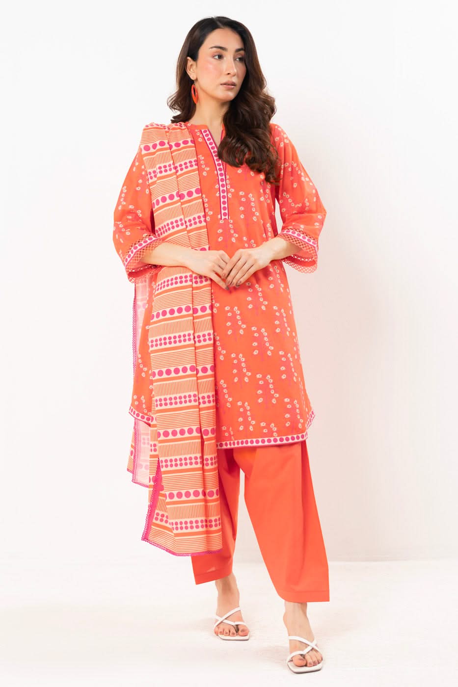 Alkaram Digital Printed Lawn 3 Piece 😉🧡