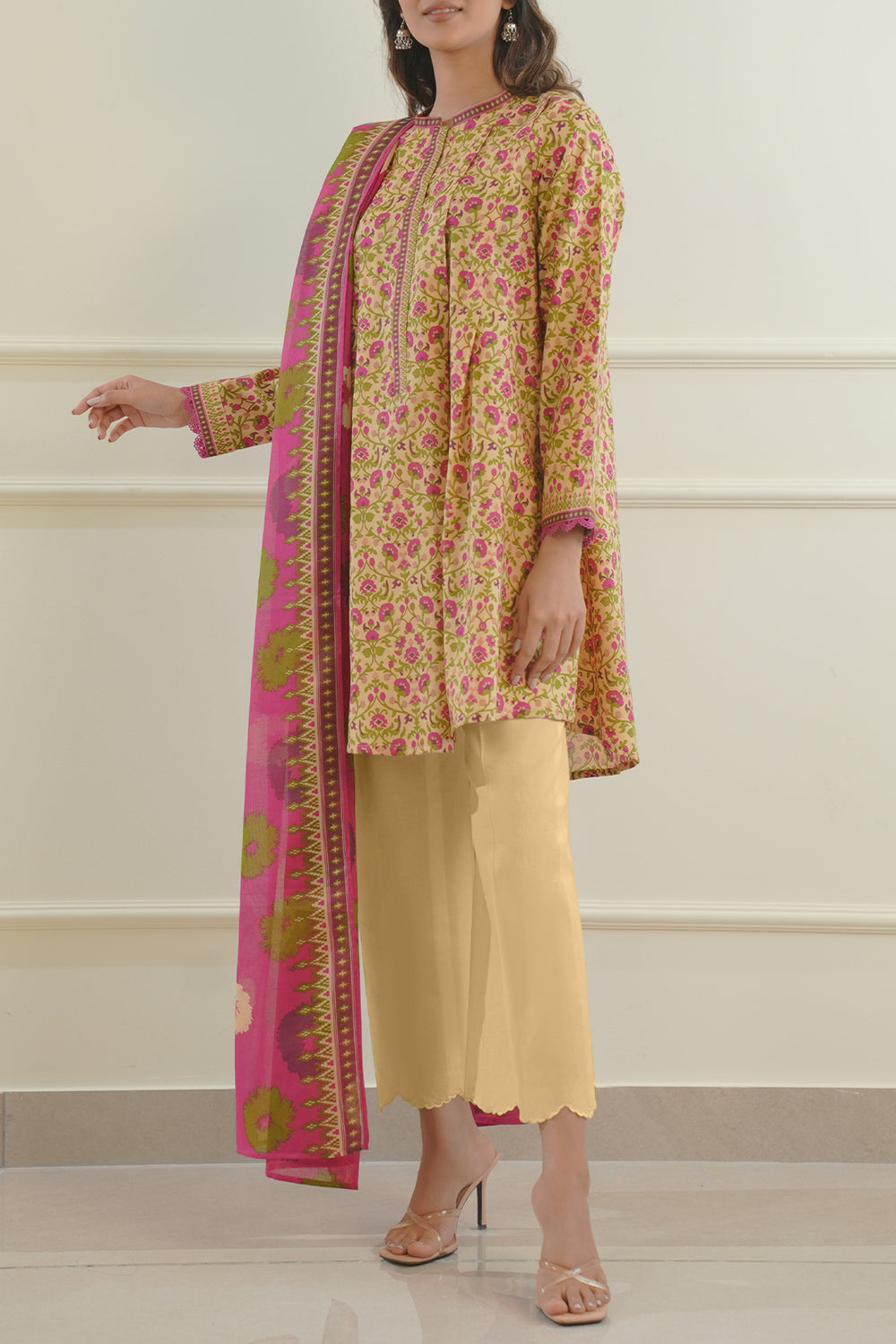 Saya D.C:- U01-25268-28AR - 3 Pcs Printed Lawn