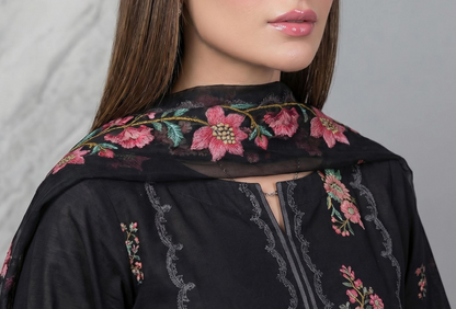 Eshaal Premium 3PC Lawn Collection Design No# SSW6U3P420UT