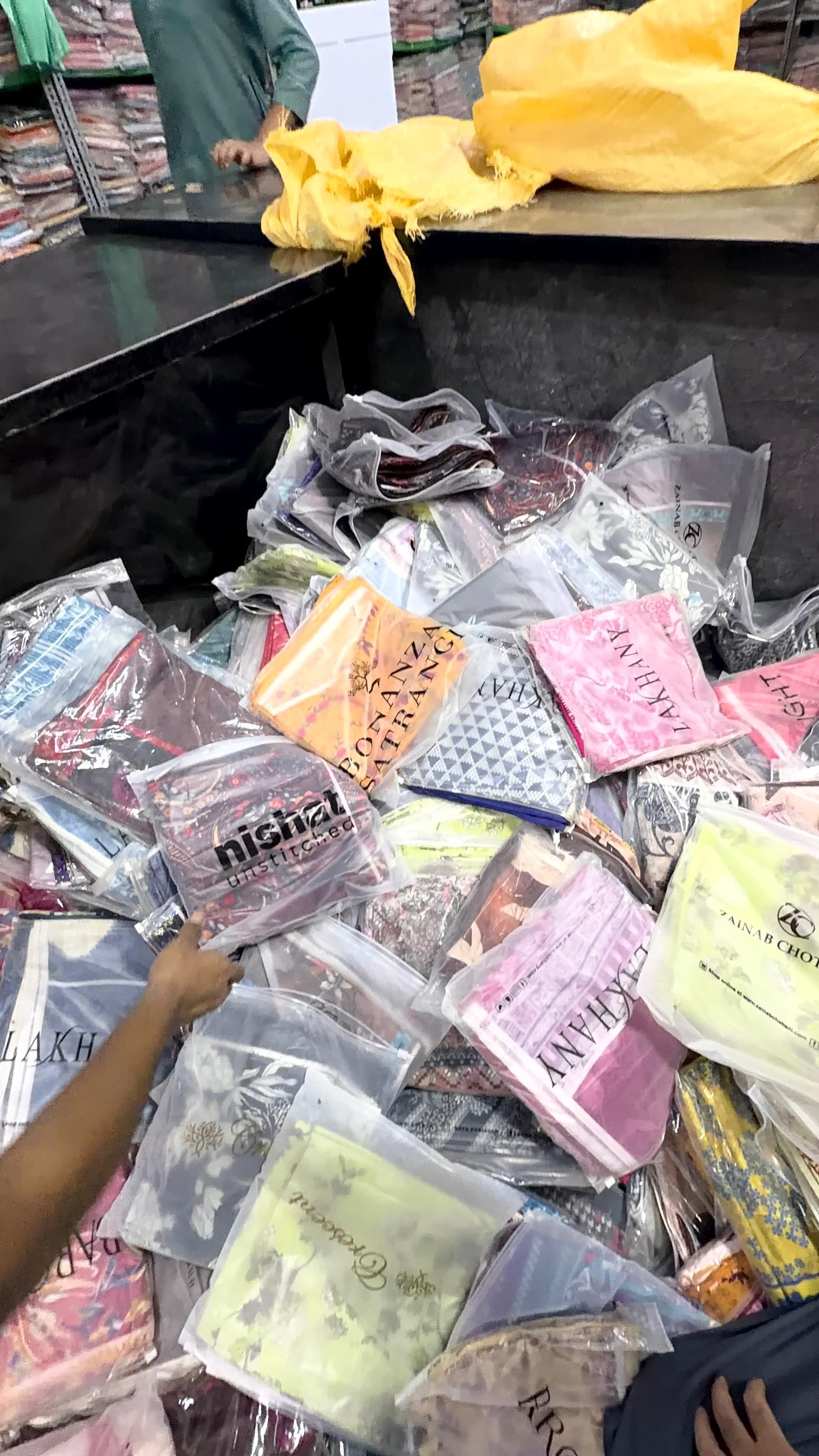 Rs.1250 Unstitched Lawn 3 Piece 🔥😍 Ethnic, Asim Jofa, Zellbury, Sapphire, Barouqe All Brands in Rs.1250/- 🥰❤️